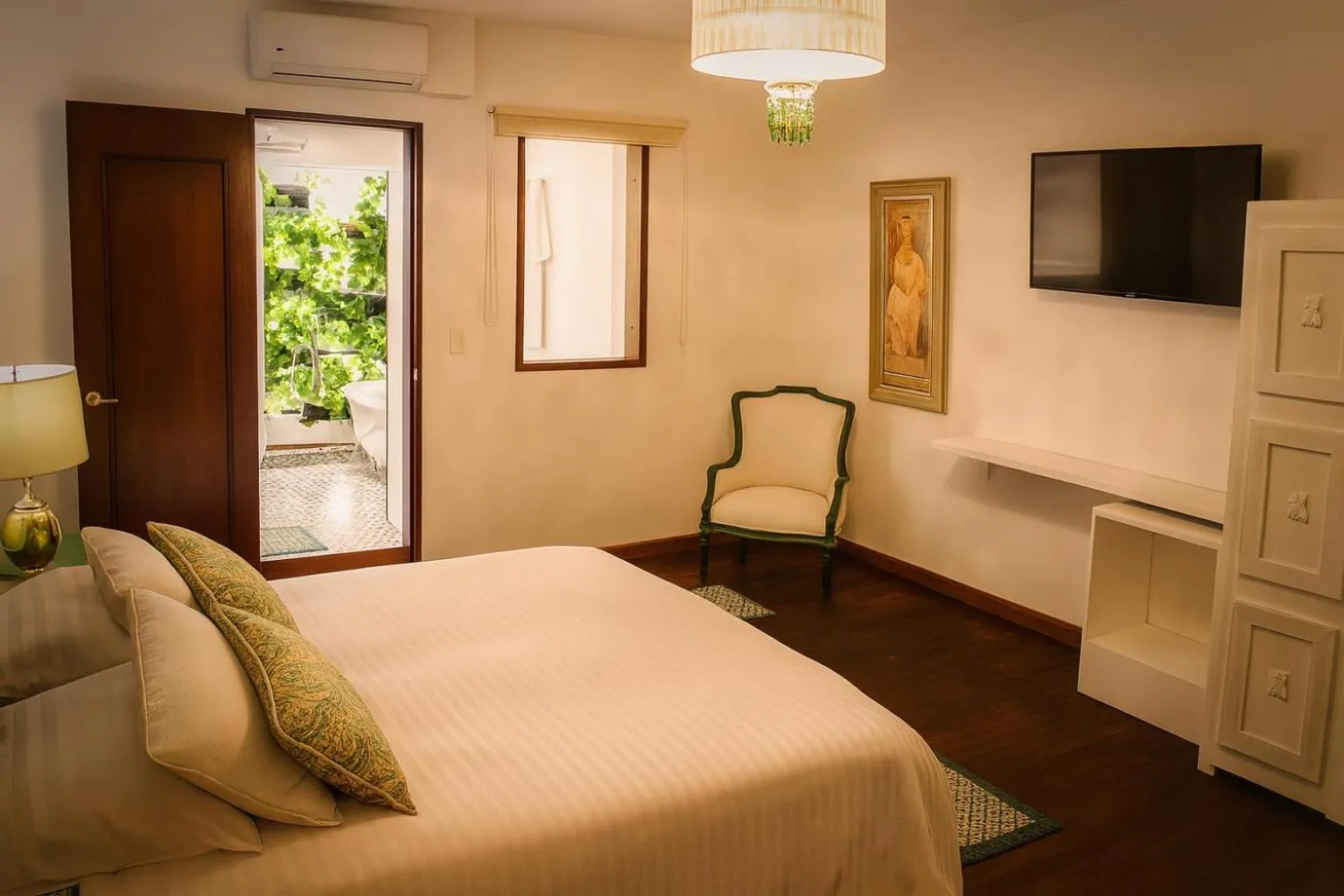 Bed in Leclerc Hotel Boutique Cali Granada