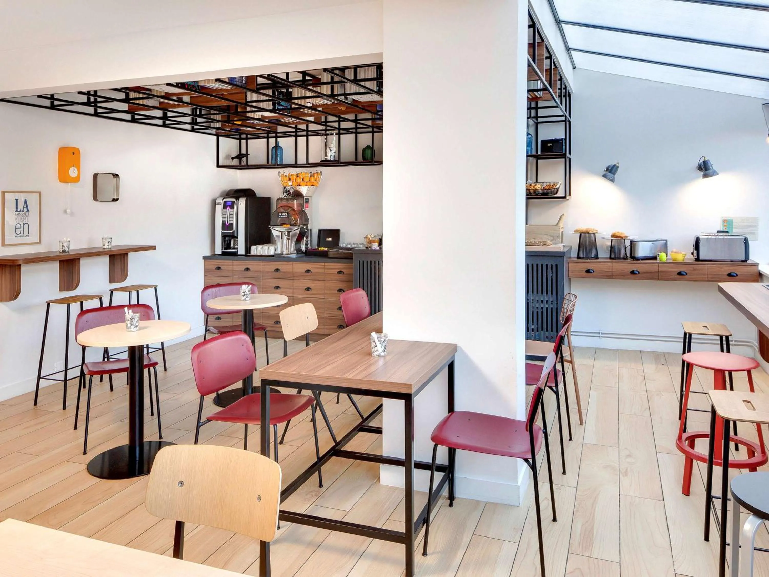 Restaurant/places to eat in Hôtel ibis Styles Clermont-Ferrand Gare