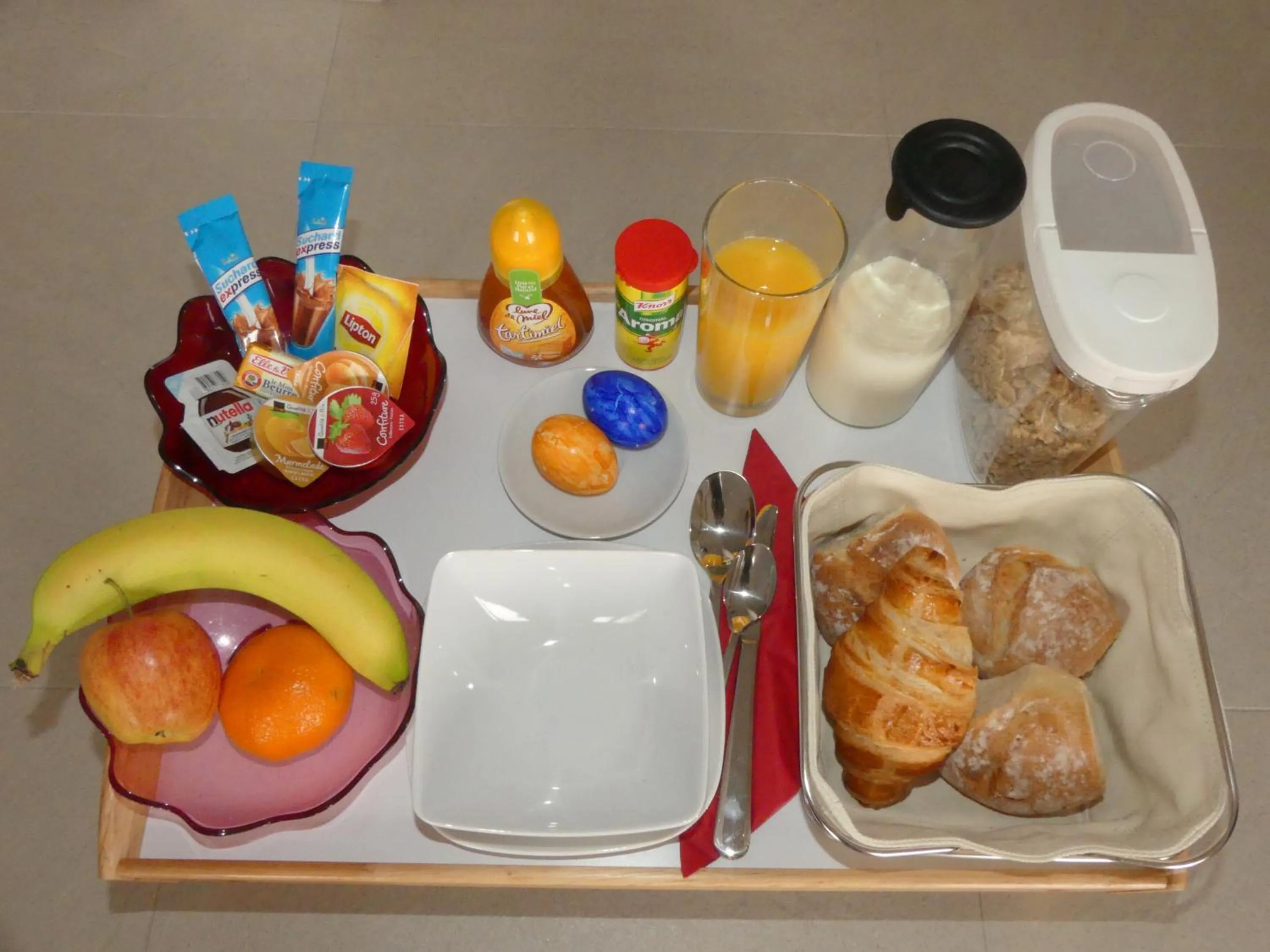 Continental breakfast in Au Bonheur des Iris