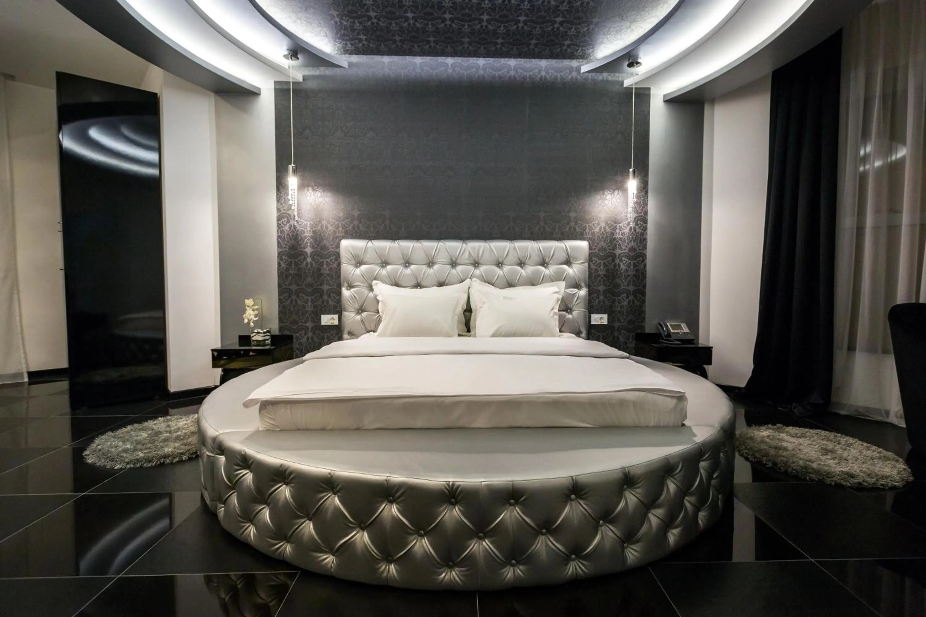 Deluxe King Suite in Hotel Crystal Light