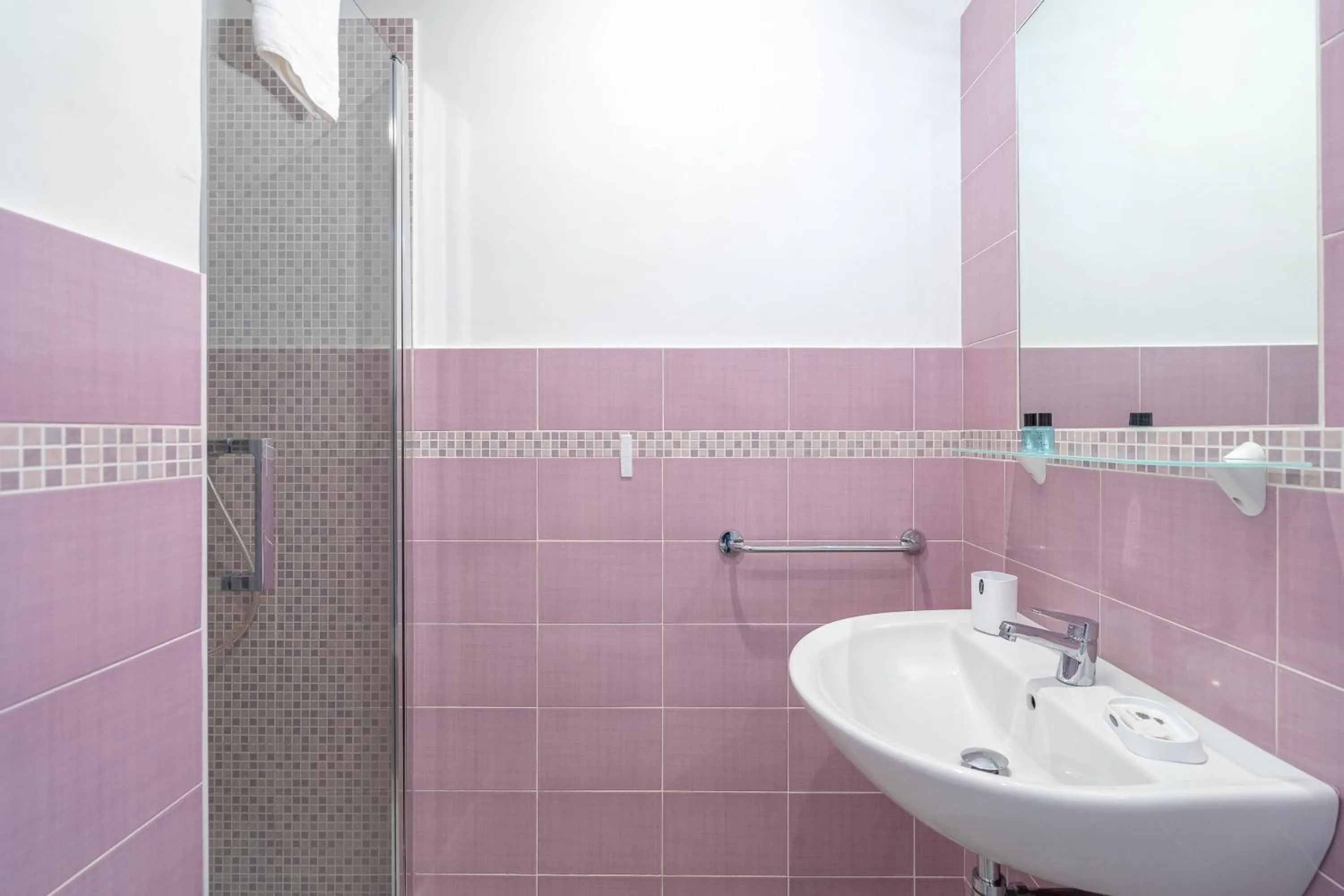 Bathroom in Cavour Rooms