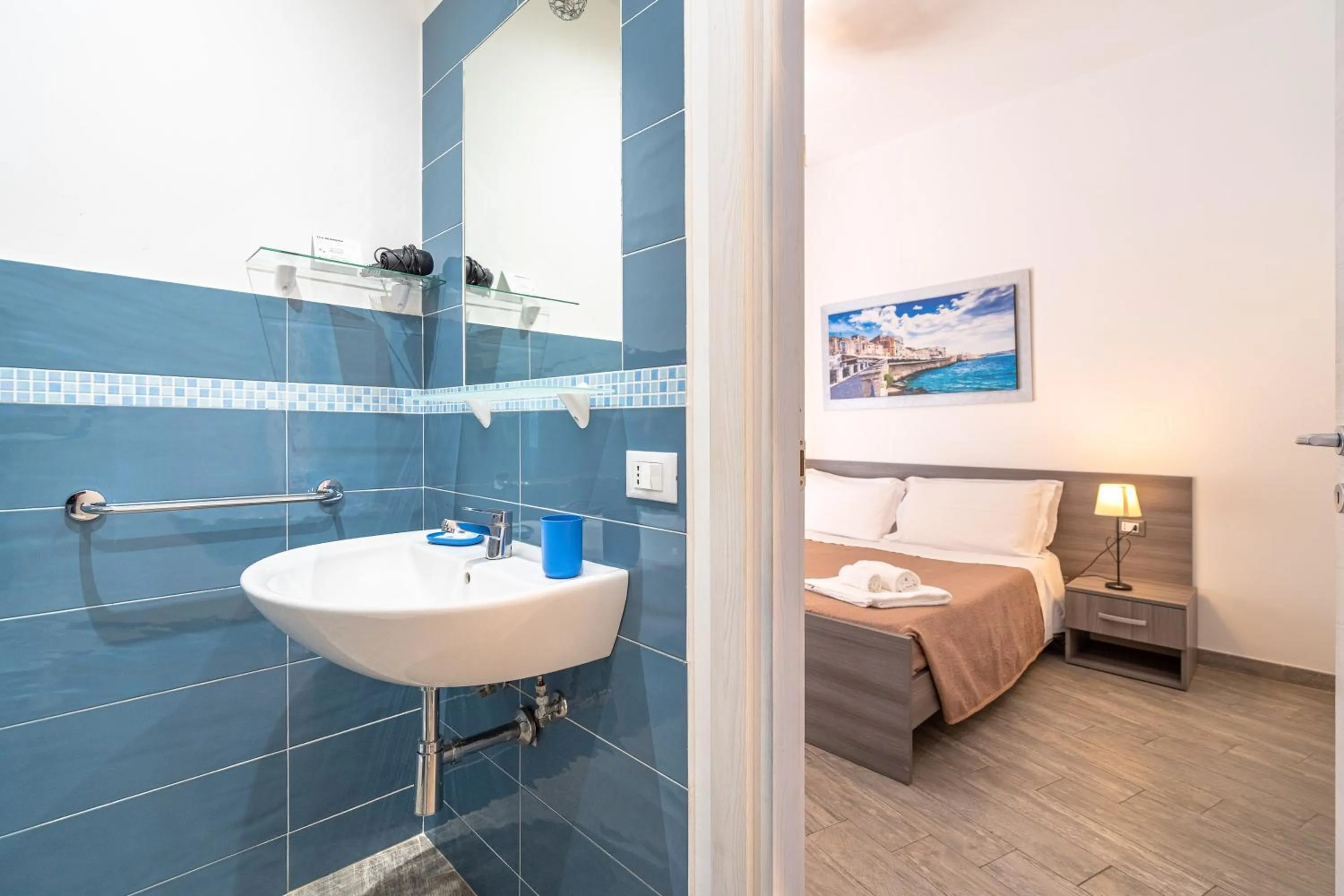 Photo of the whole room in Cavour Rooms