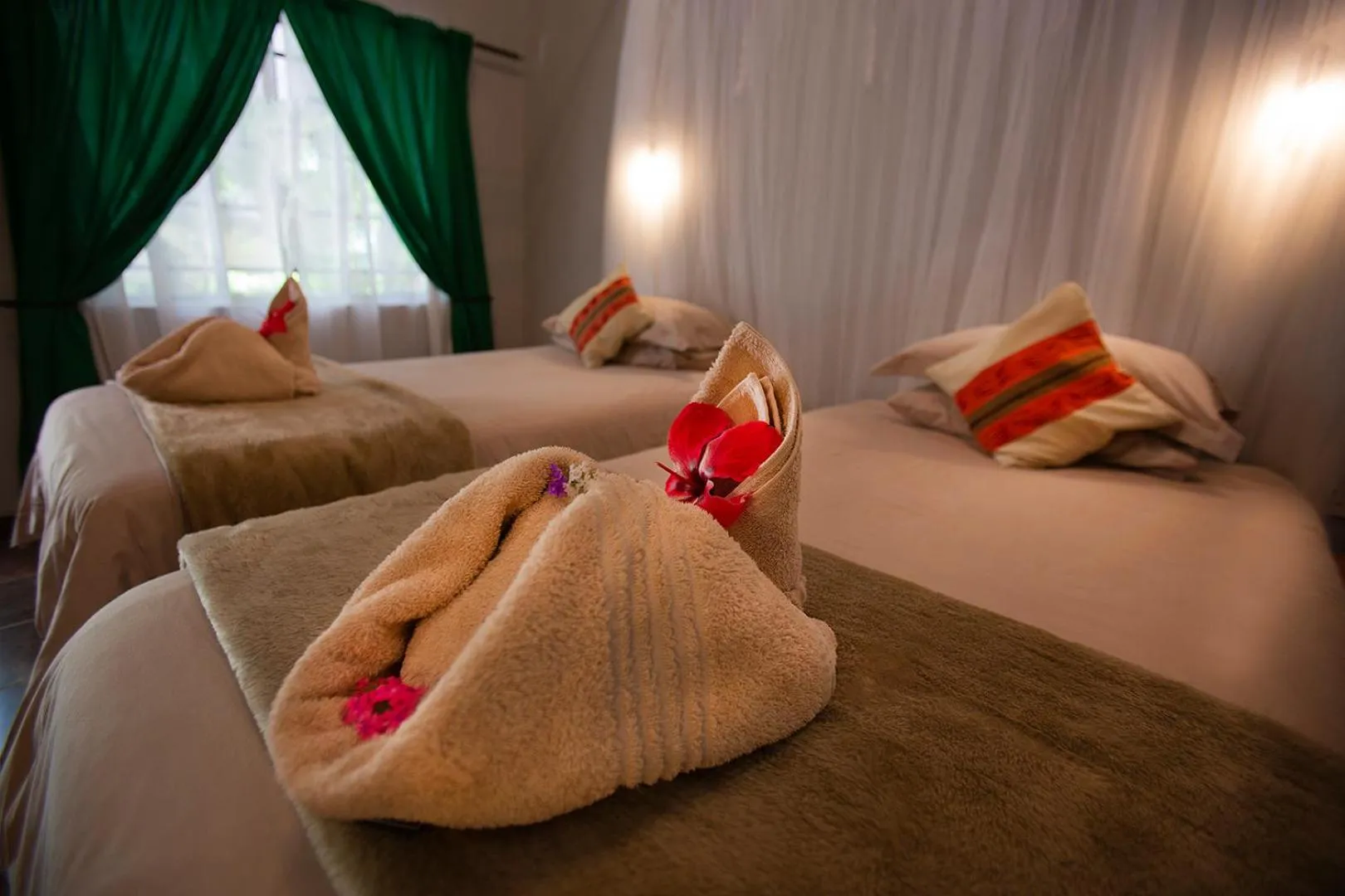 Decorative detail, Bed in Island Safari Lodge