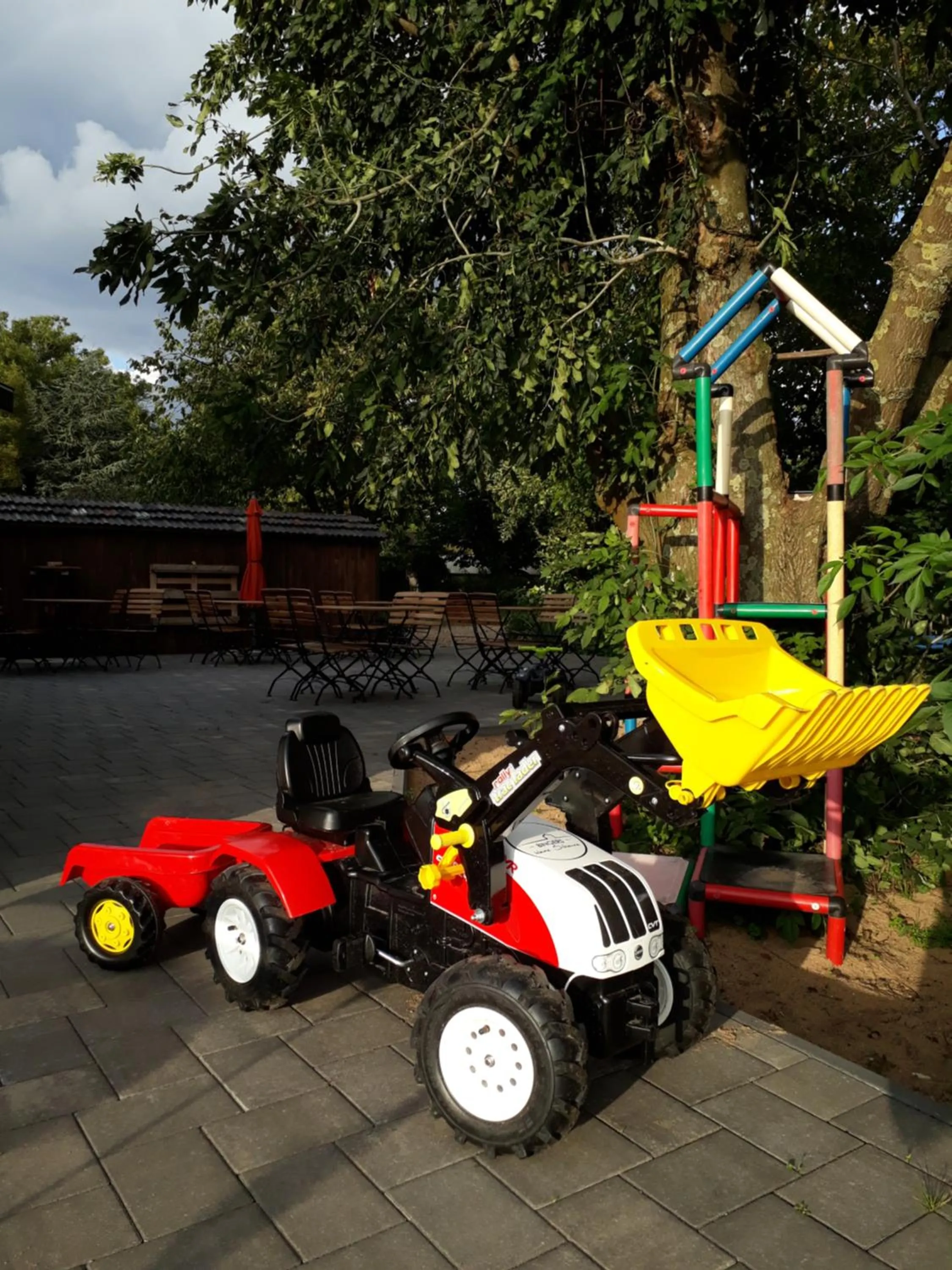 Children play ground in Bingers kleine Scheune