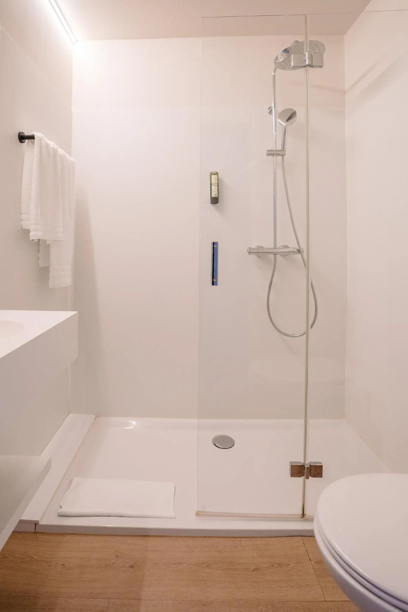 Bathroom in Hotel du Bassin