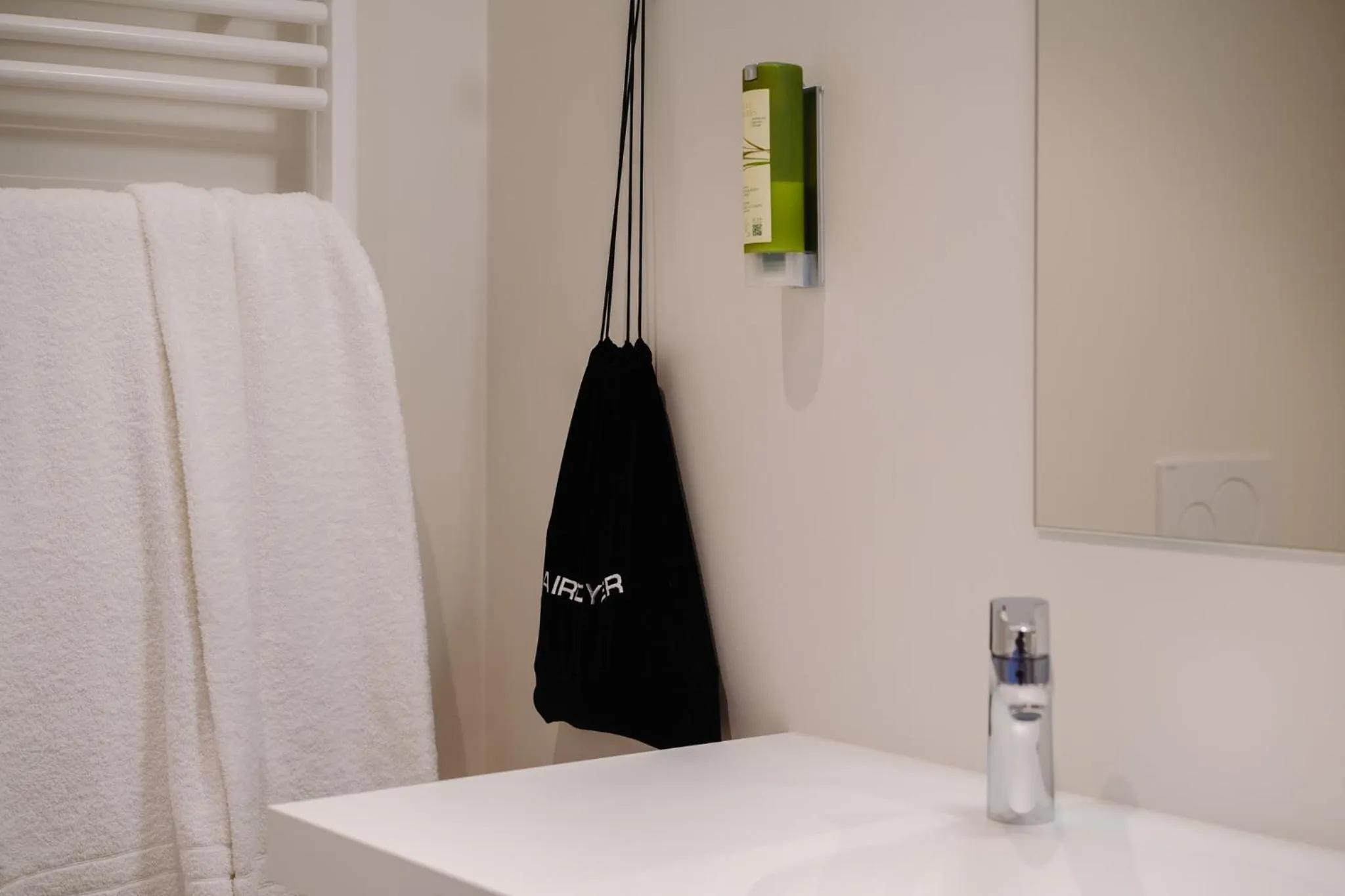 hair dryier in Hotel du Bassin