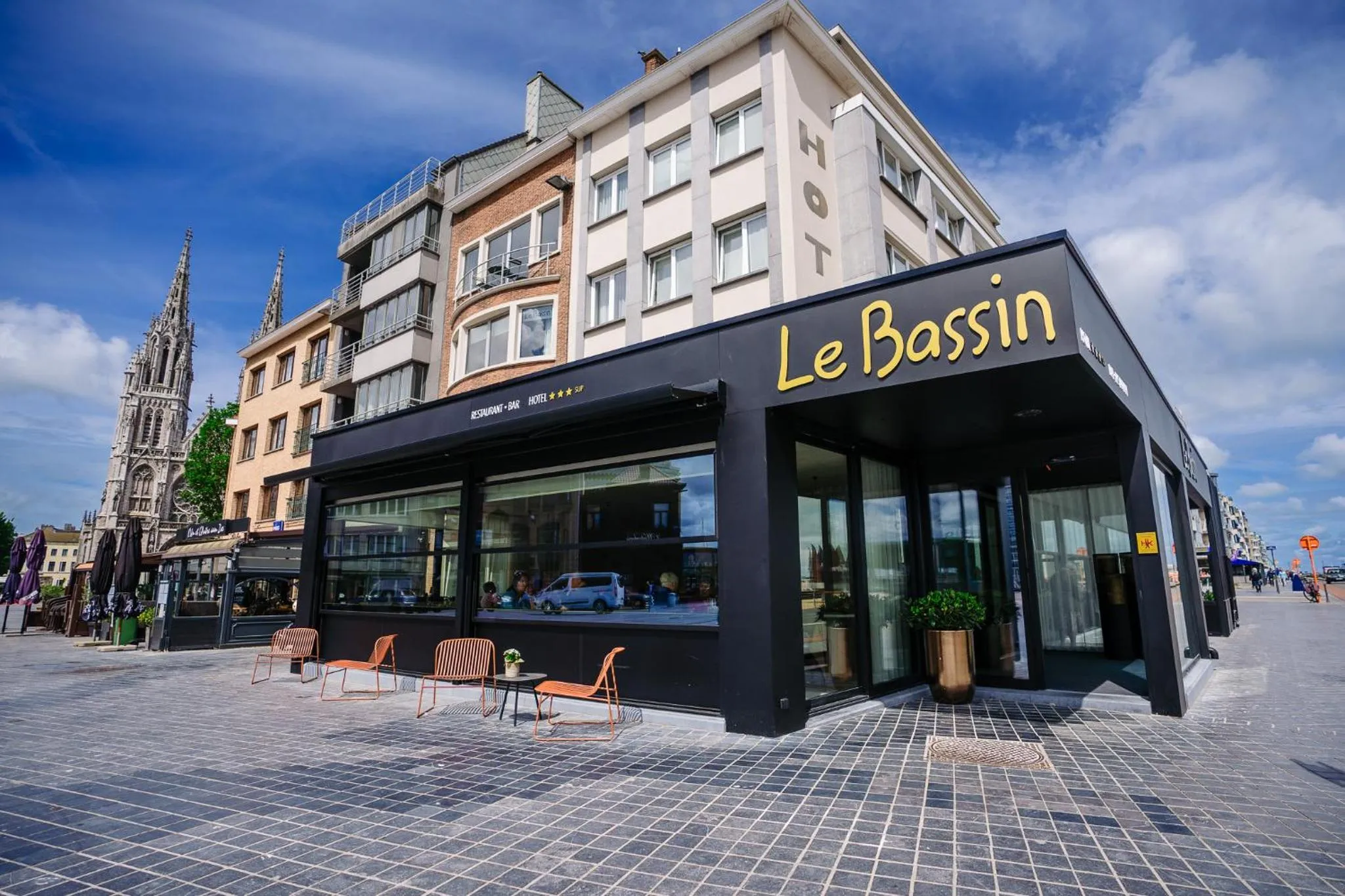 Facade/entrance in Hotel du Bassin