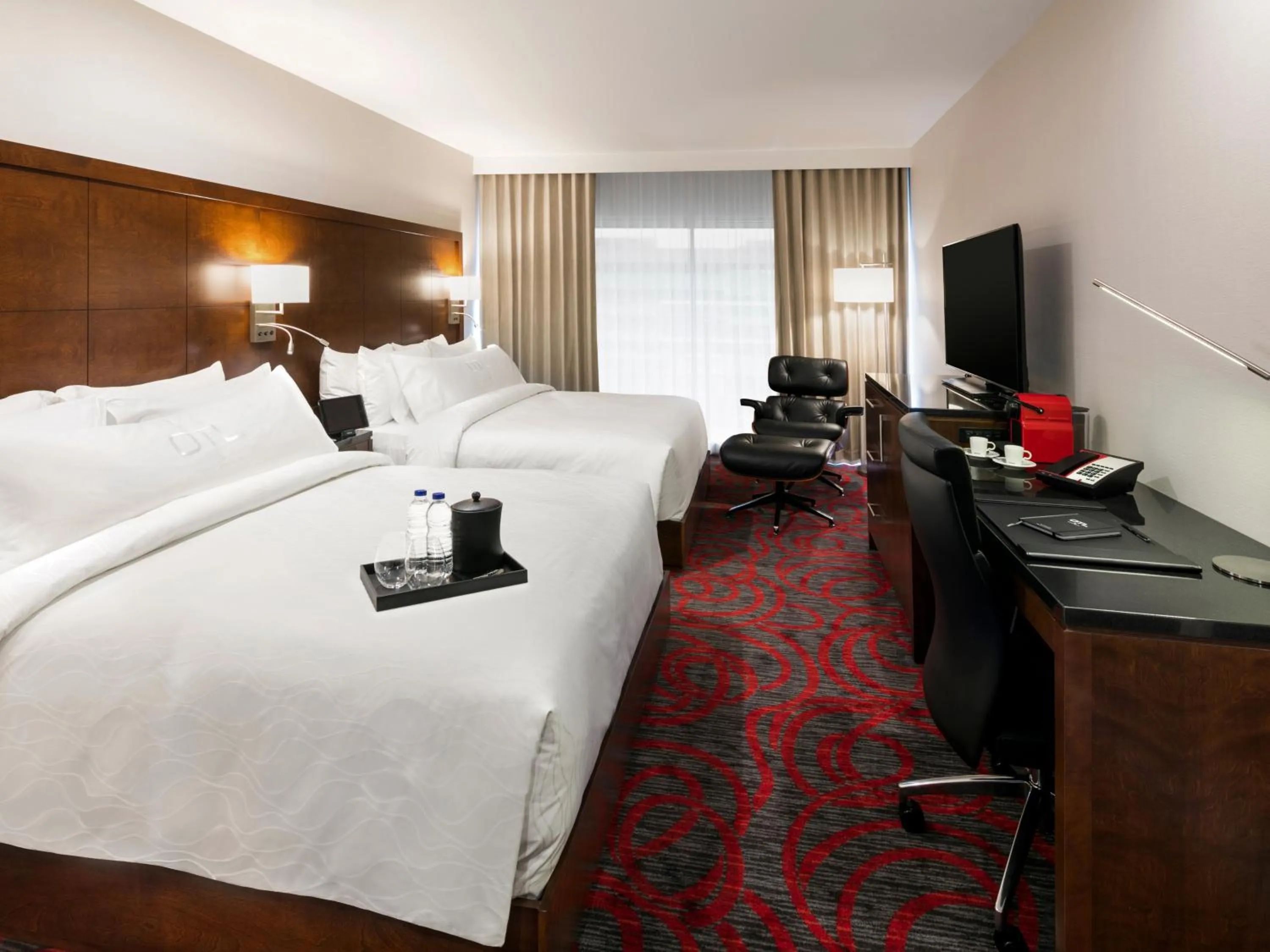 Photo of the whole room, Bed in OTL Gouverneur Saguenay