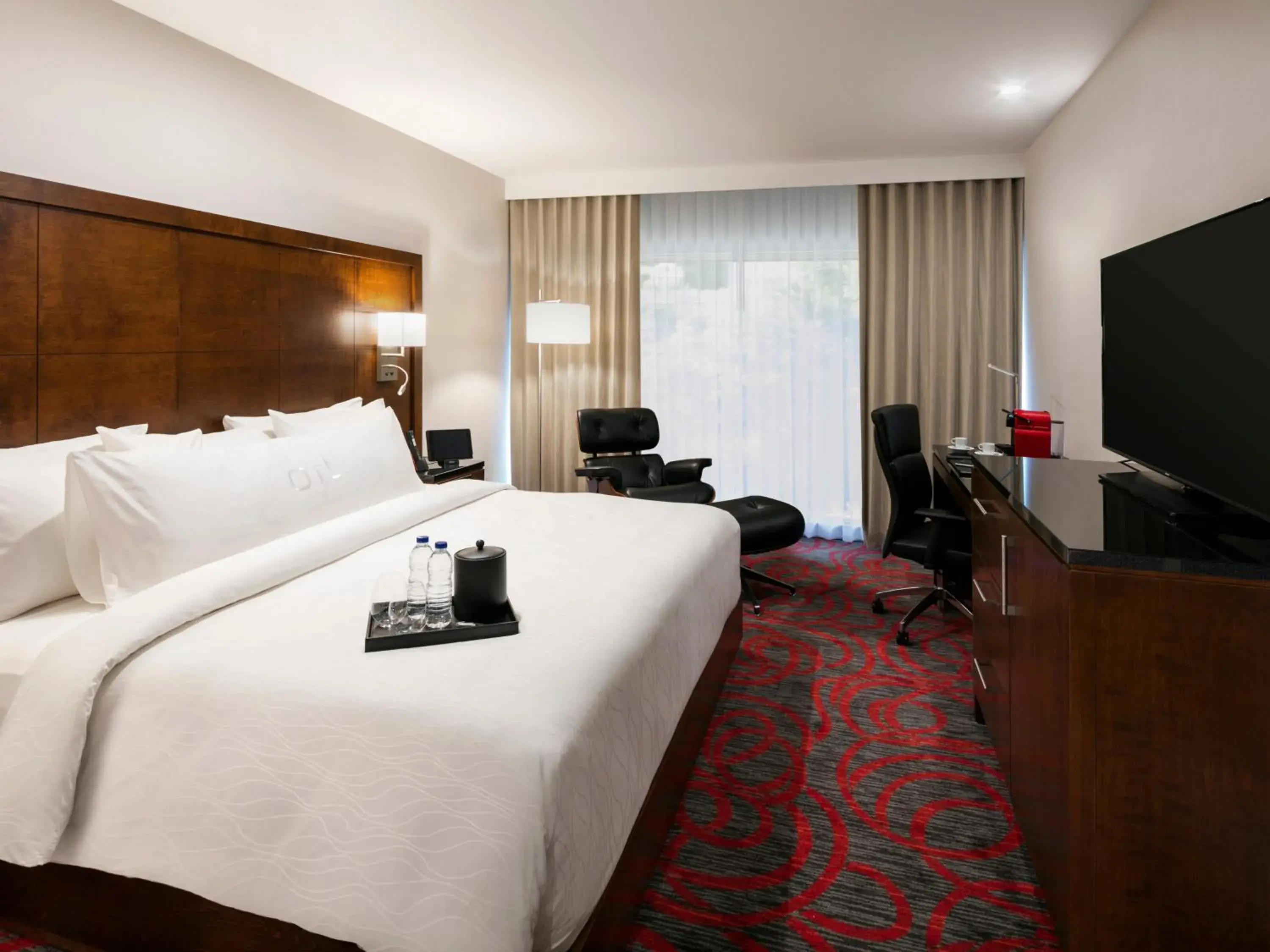 Deluxe King Room - single occupancy in OTL Gouverneur Saguenay Deluxe King Room - single occupancy in OTL Gouverneur Saguenay