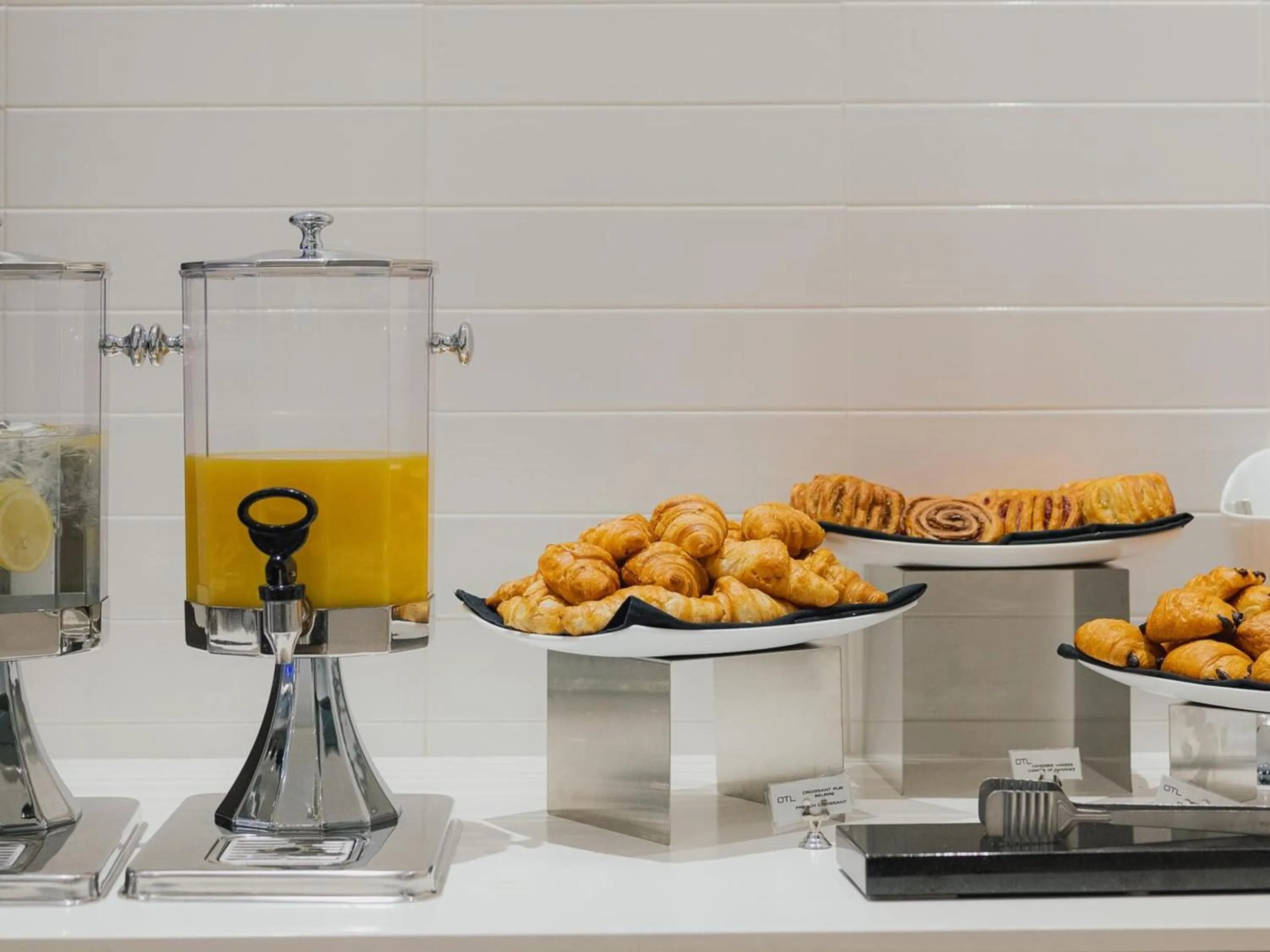 Buffet breakfast in OTL Gouverneur Saguenay