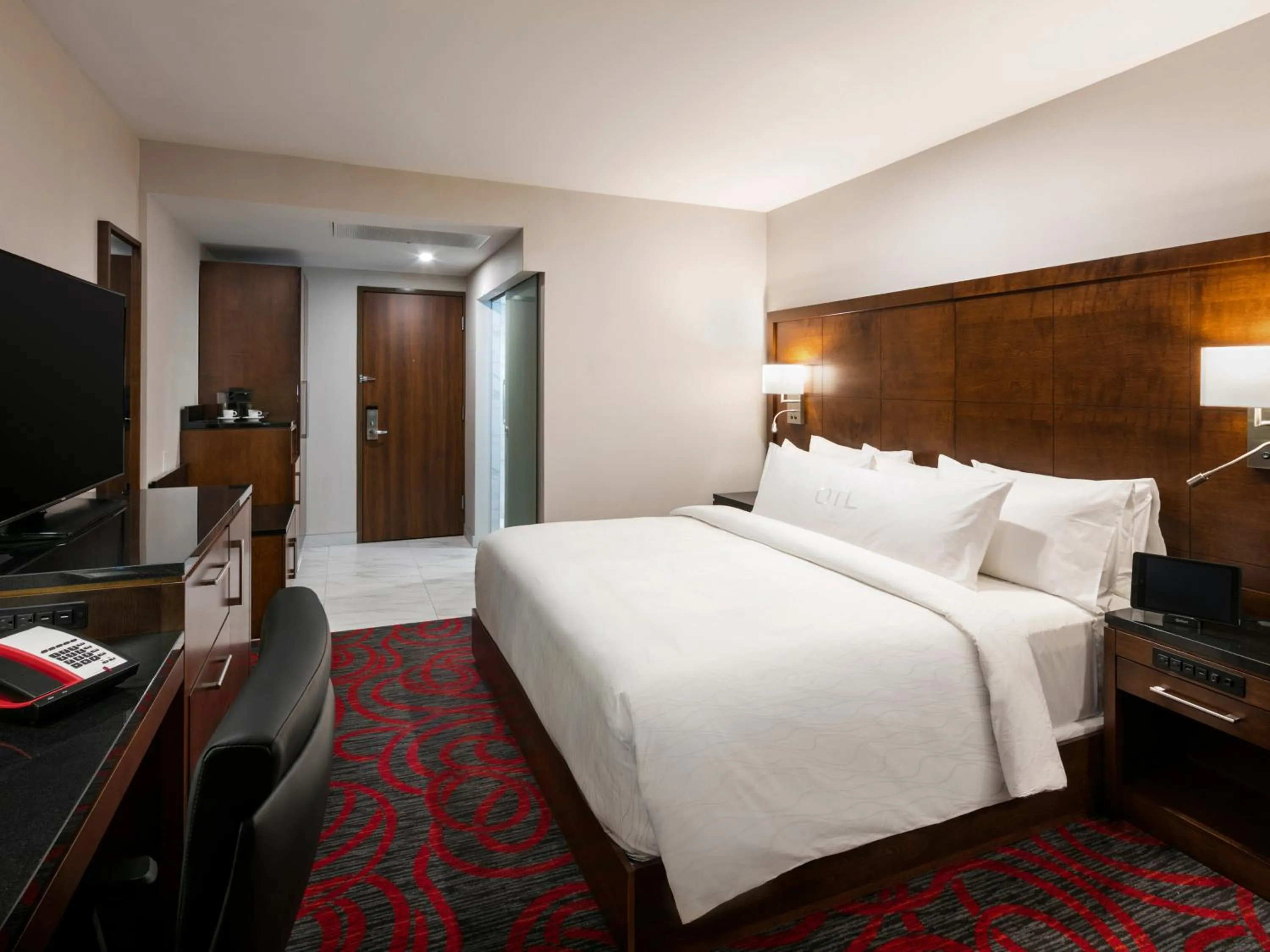 Photo of the whole room, Bed in OTL Gouverneur Saguenay