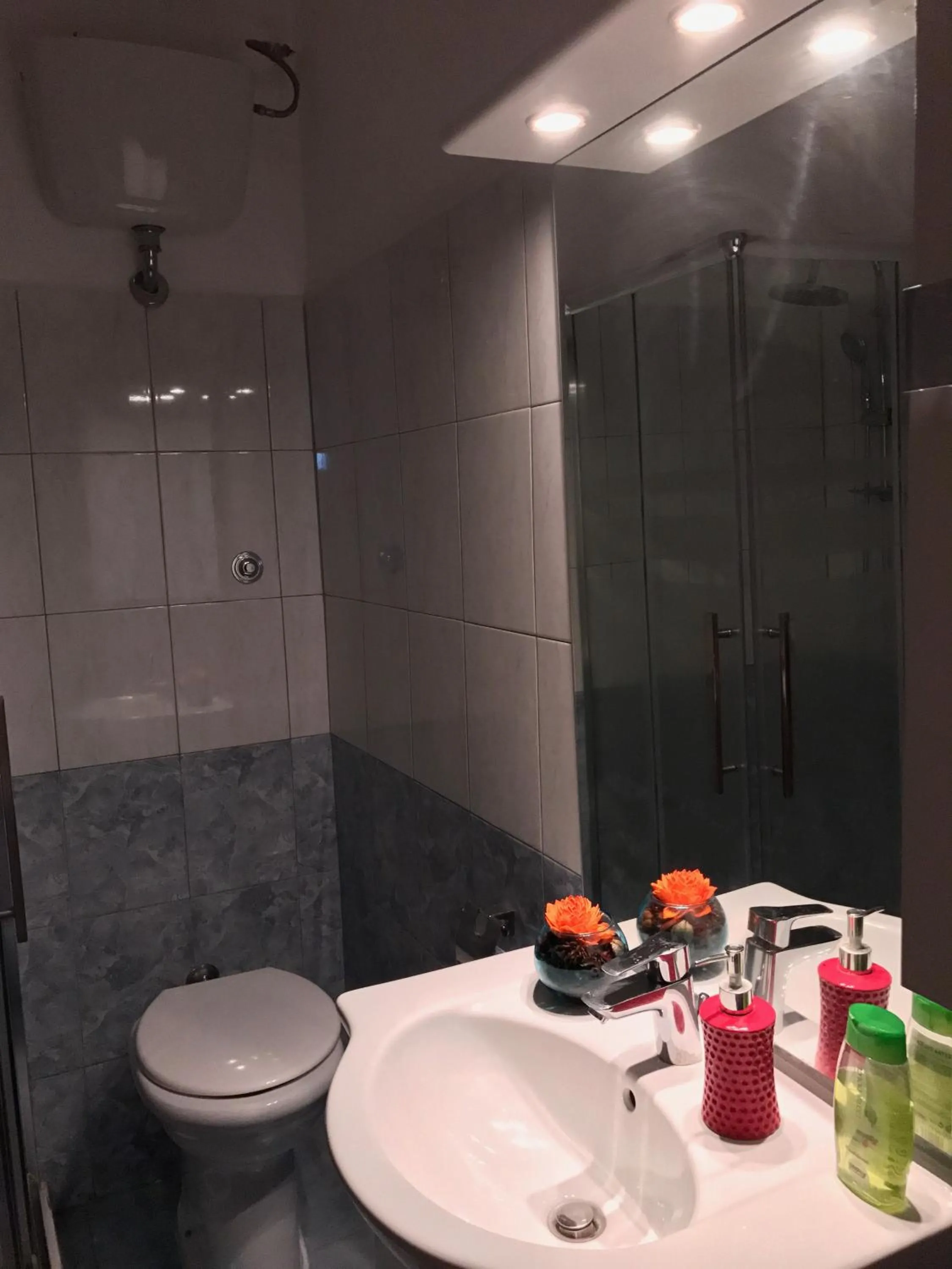 Bathroom in Pardis Guest house