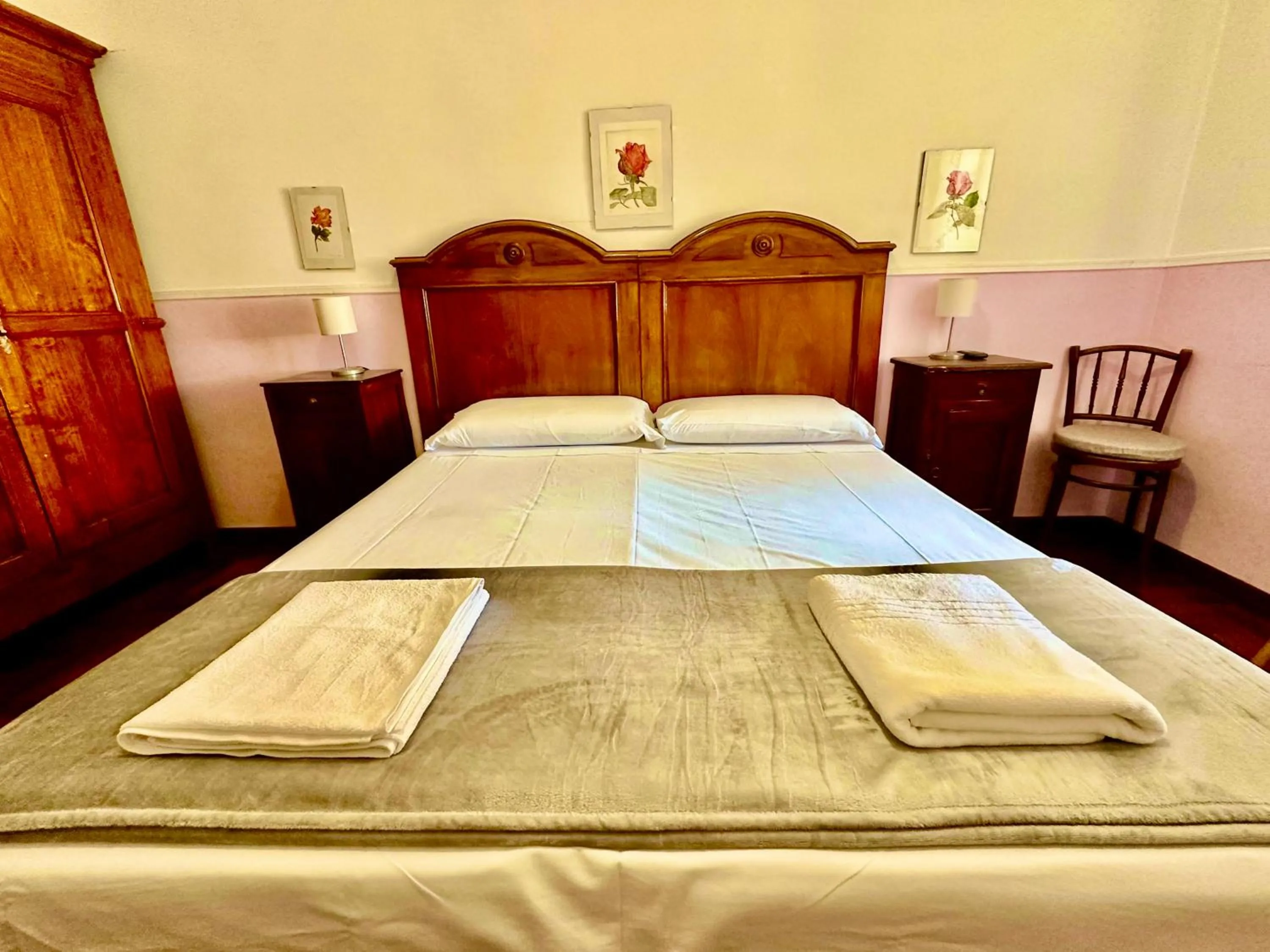 Bed in Pardis Guest house