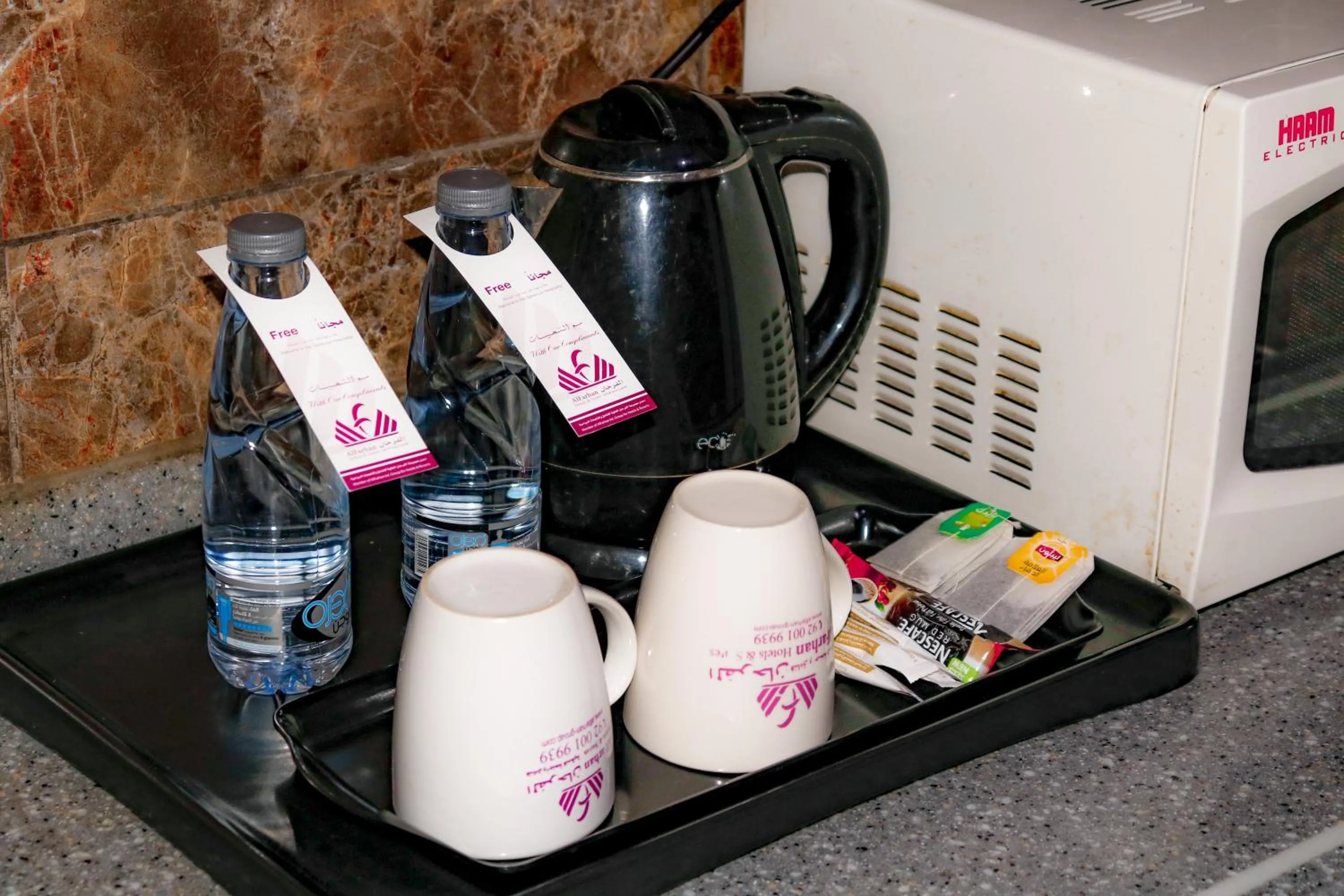 Kitchen or kitchenette in Diyafat Al Saada Serviced Apartments - Ishbillia