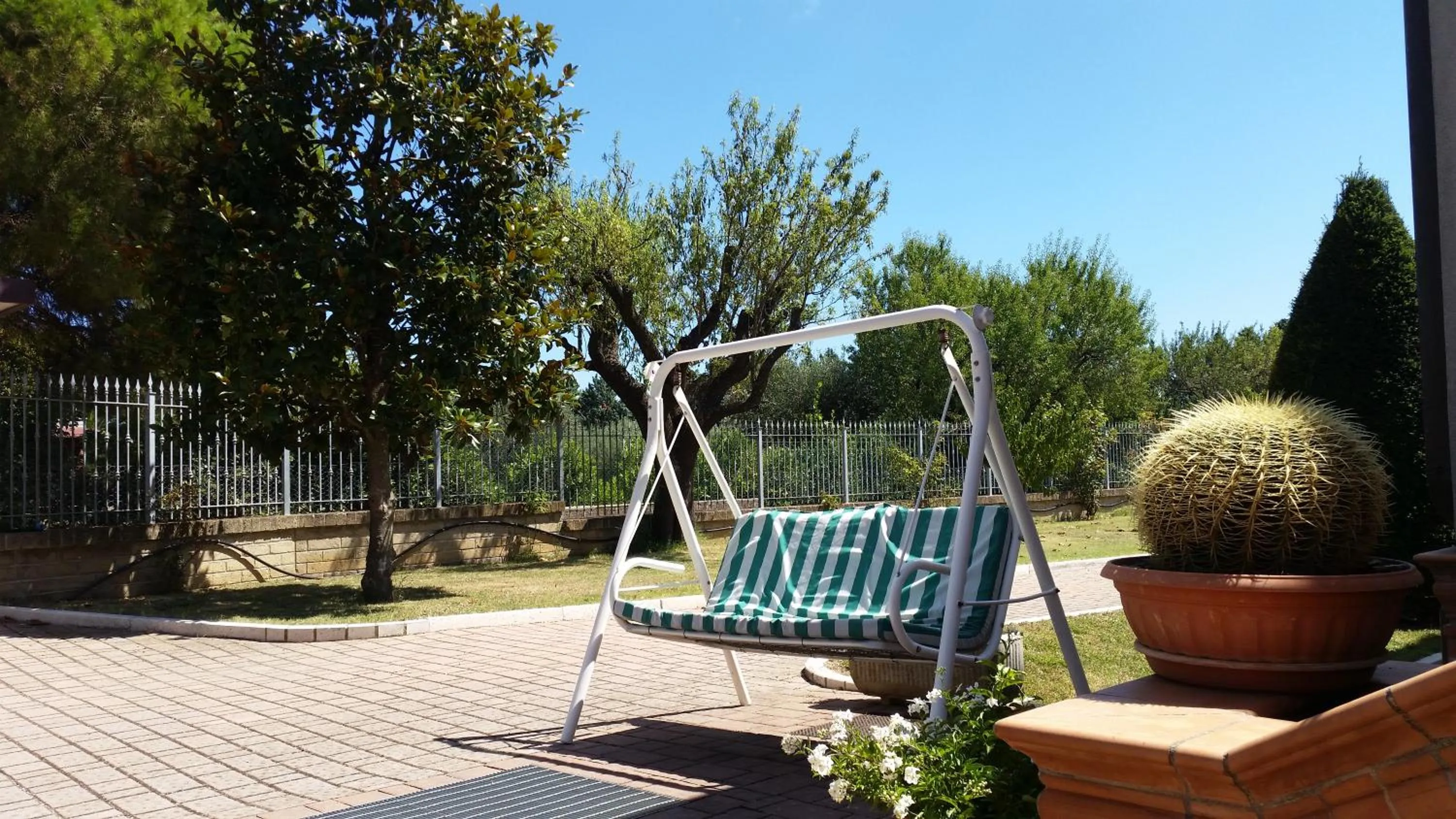 Garden in Il Mandorlo B&B