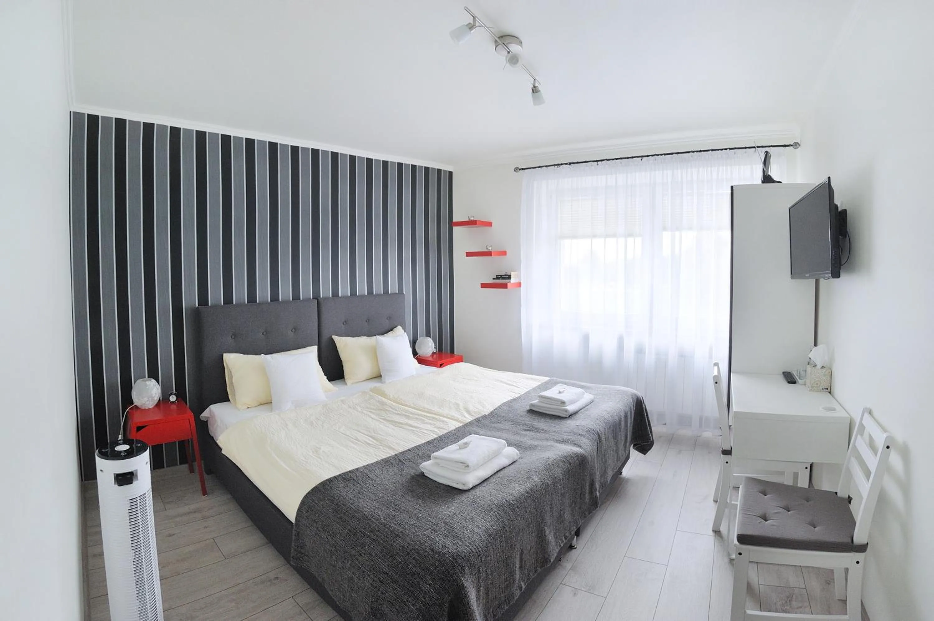 Photo of the whole room, Bed in 7th Room Guest House