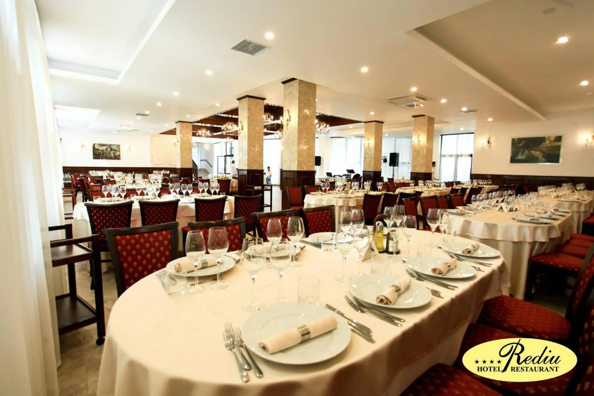 Restaurant/places to eat in Rediu Hotel & Restaurant