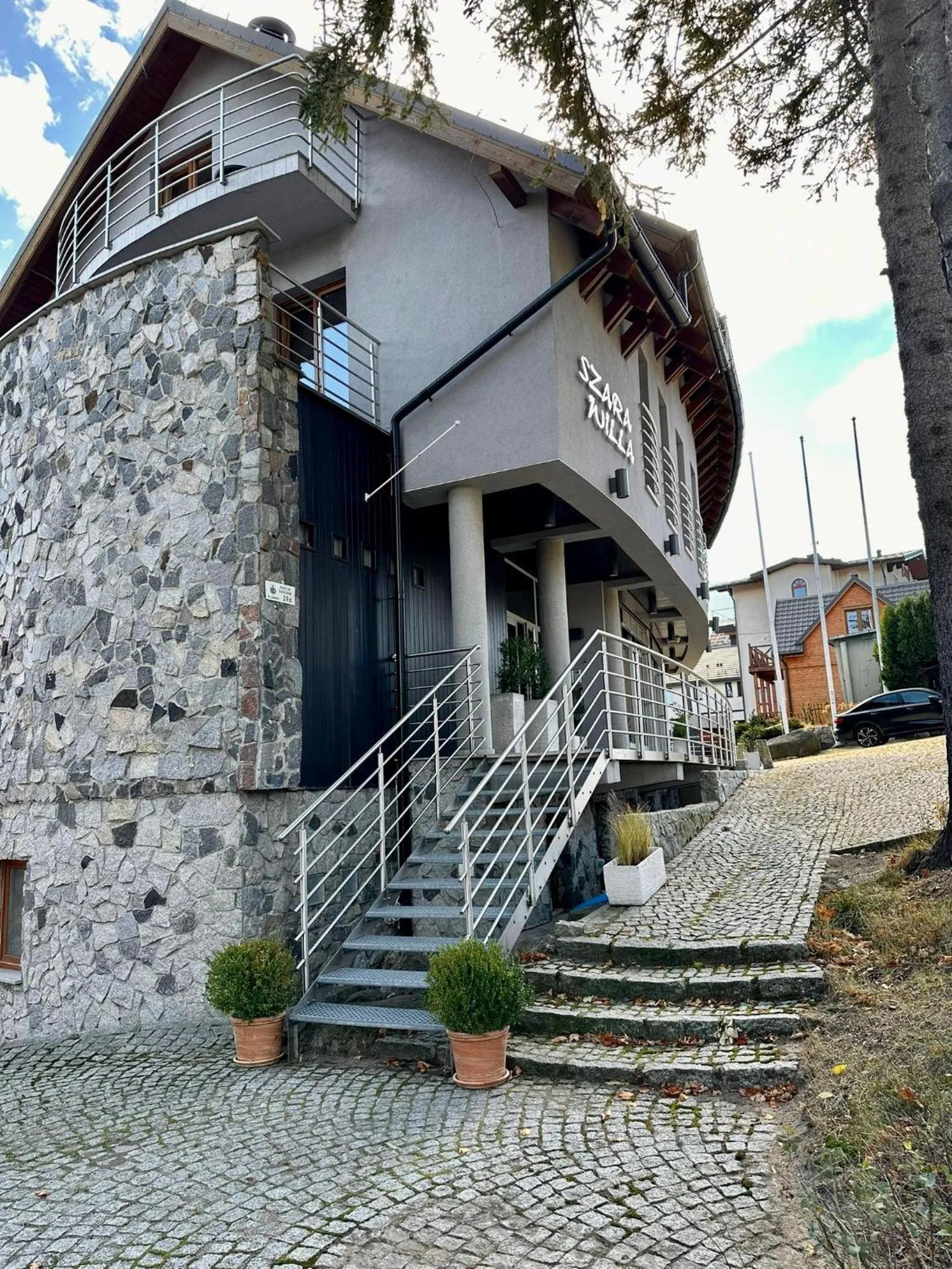 Property building in Szara Willa tuż przy wyciągu na Szrenicę