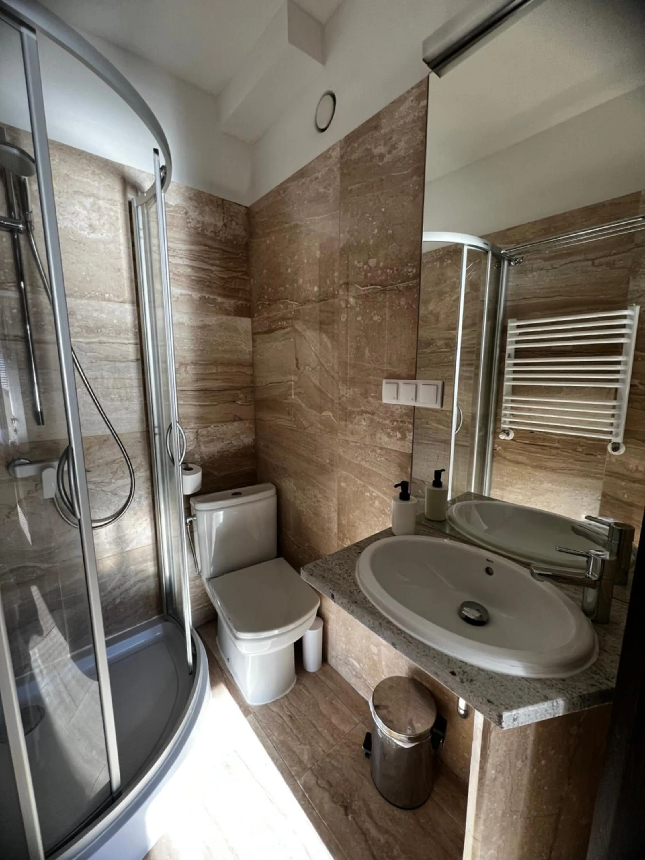 Shower in Szara Willa tuż przy wyciągu na Szrenicę