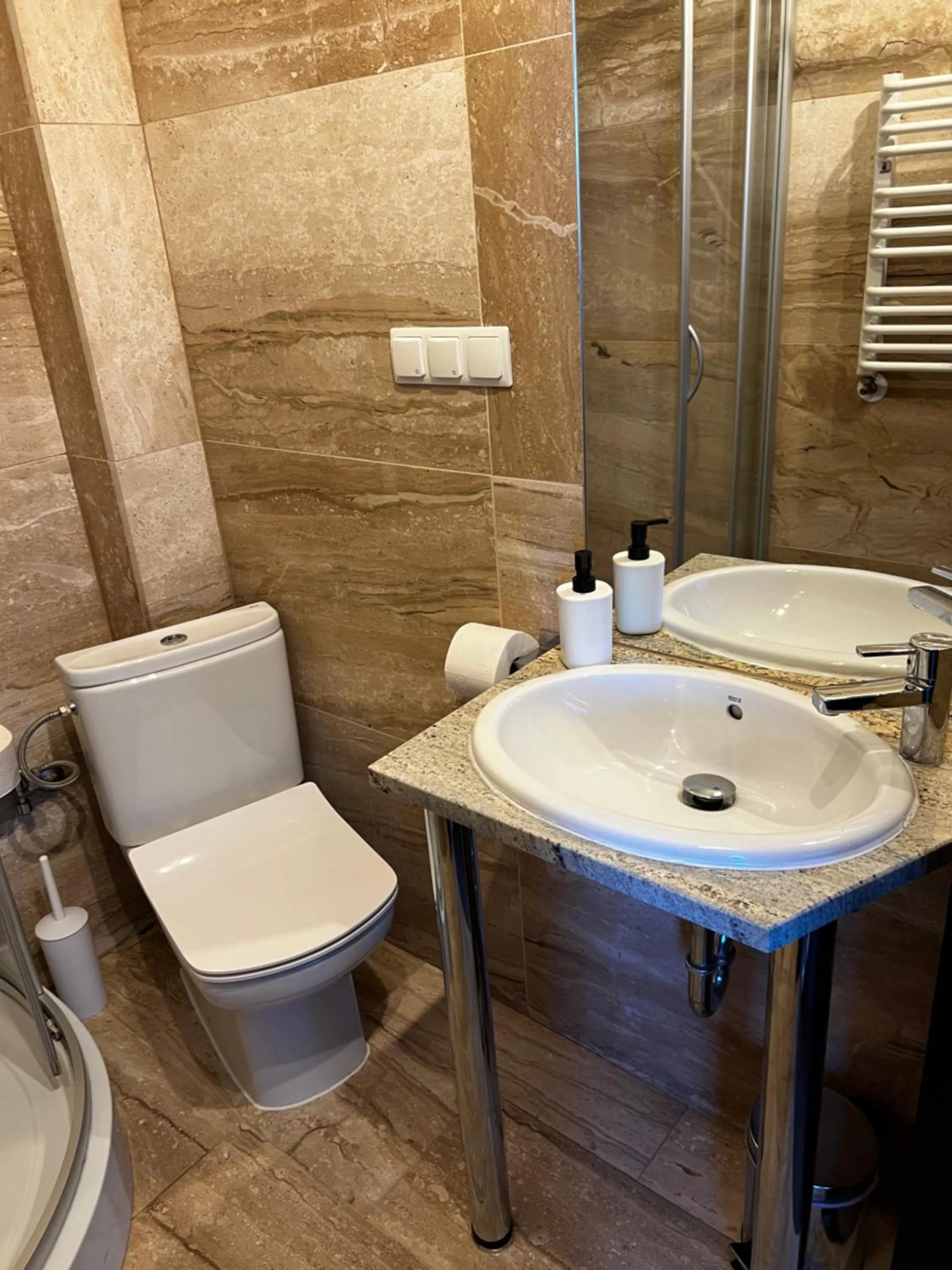 Toilet in Szara Willa tuż przy wyciągu na Szrenicę