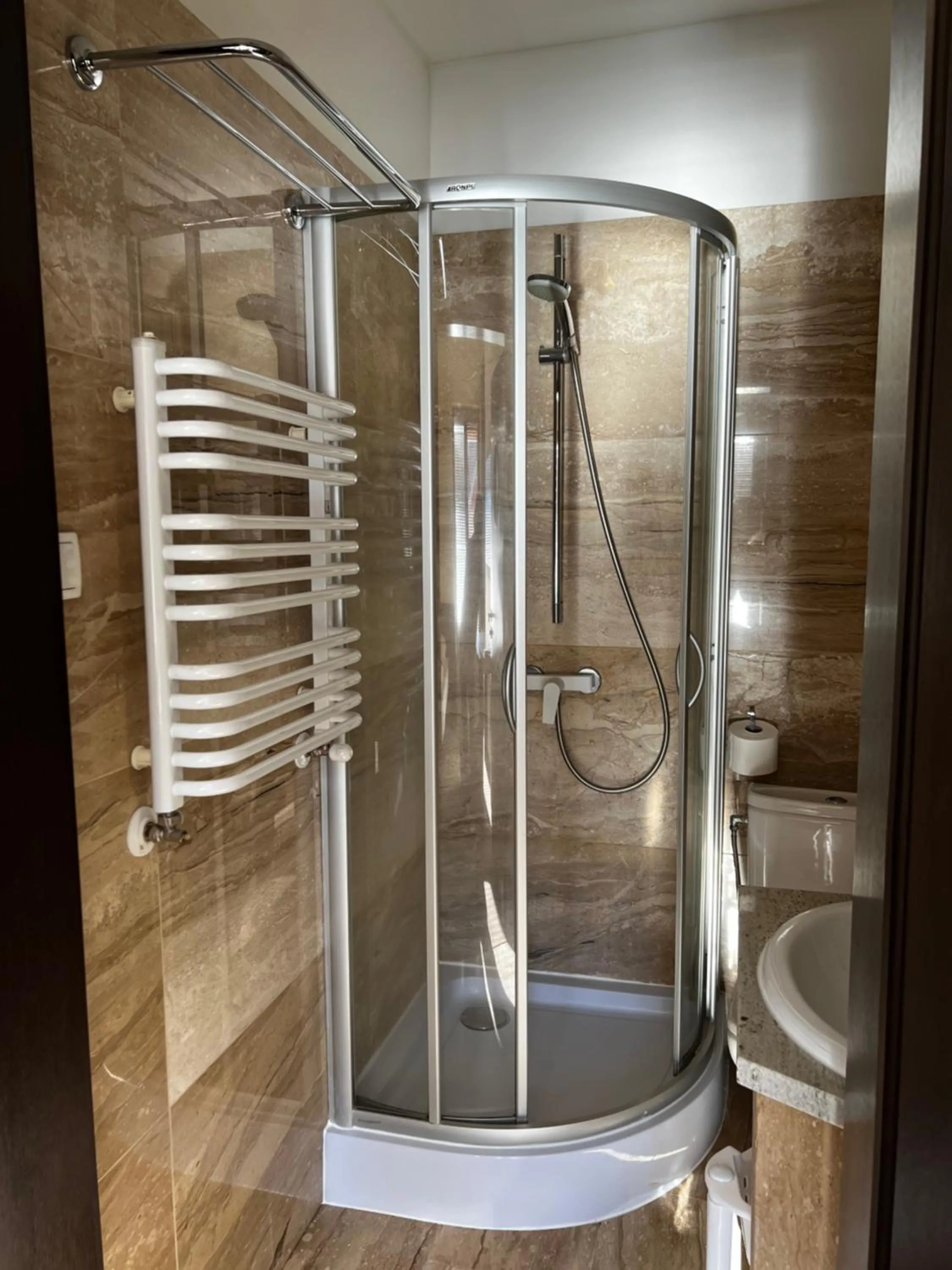 Shower in Szara Willa tuż przy wyciągu na Szrenicę