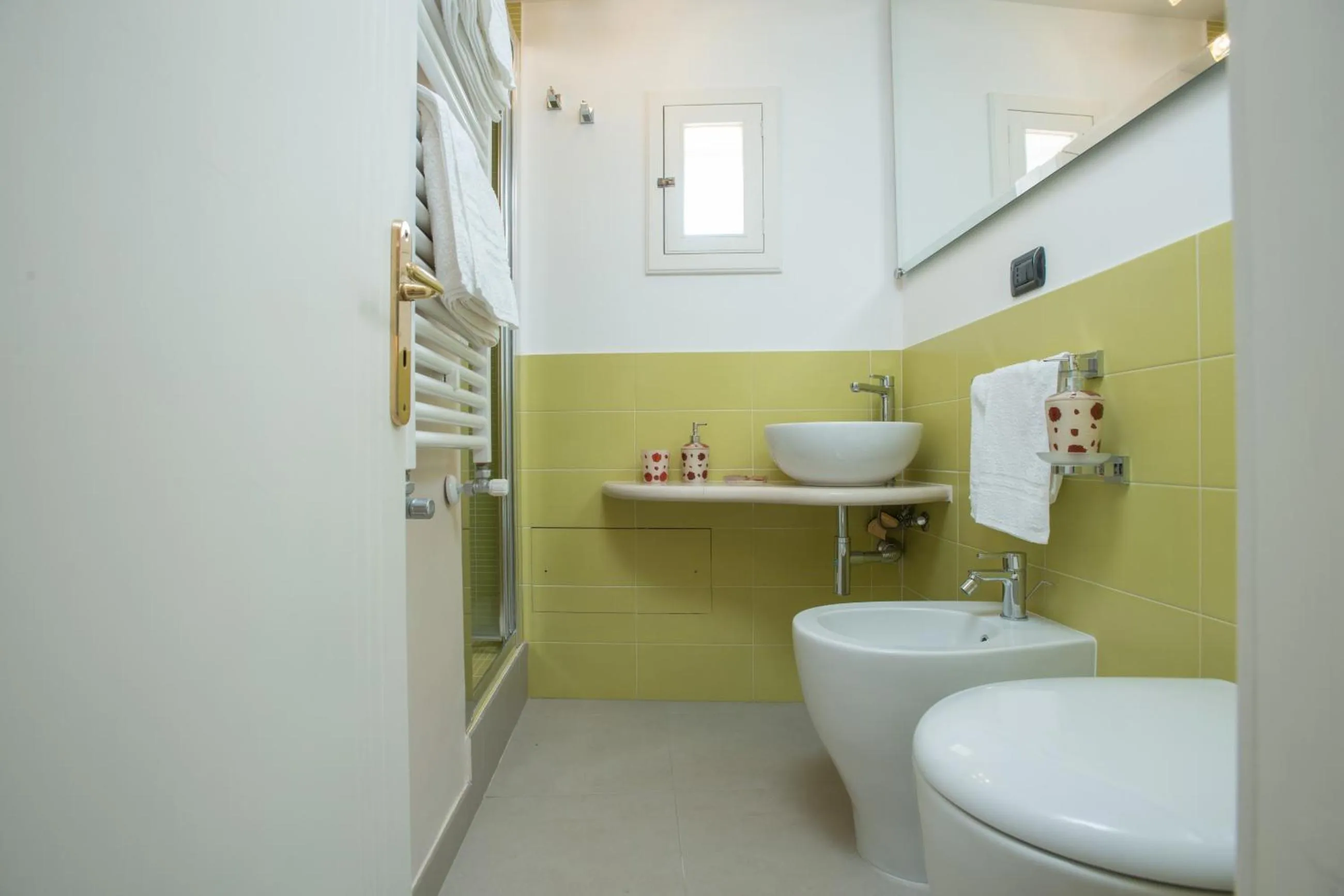 Shower in Il Garbino Suite and Apartment