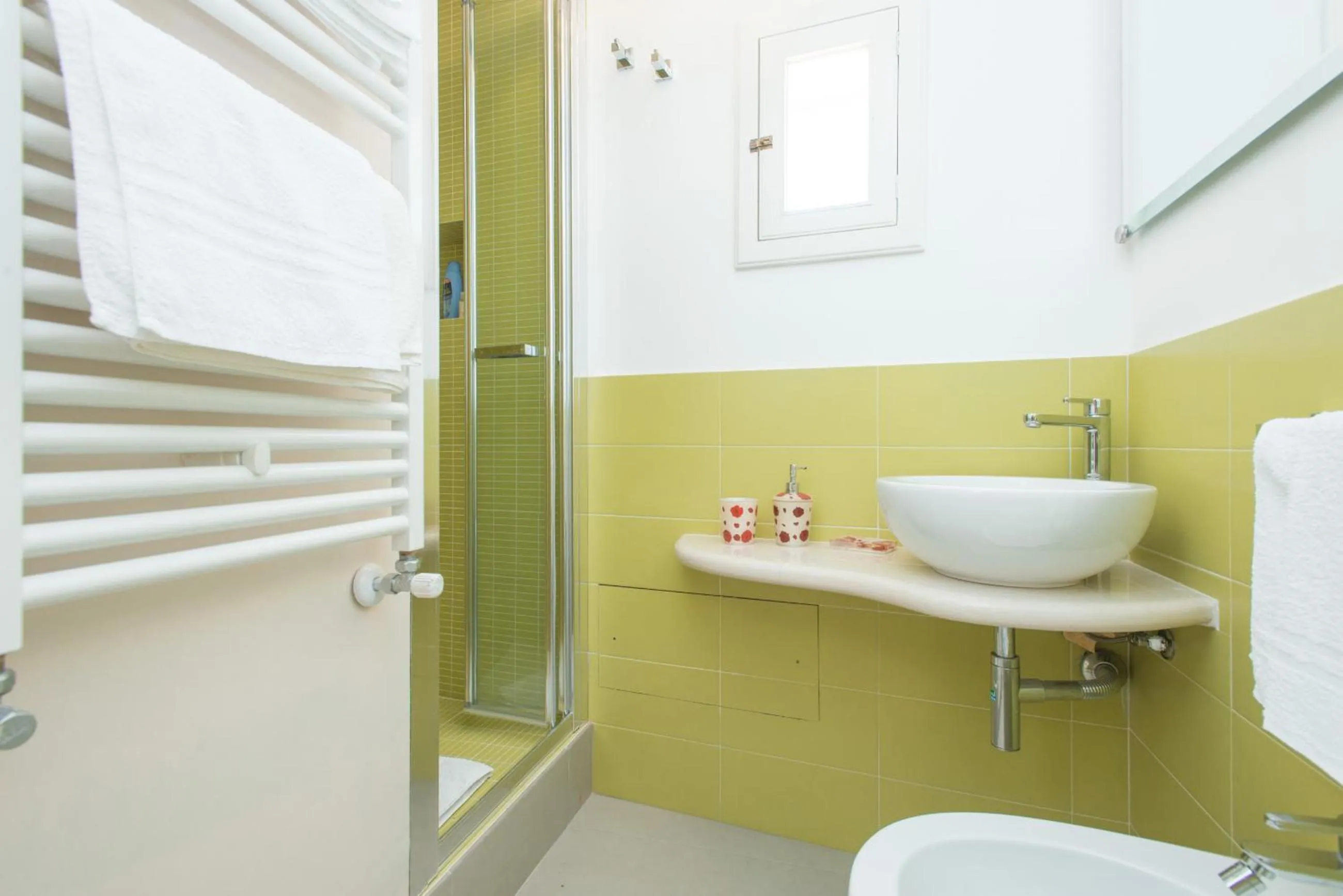 Shower in Il Garbino Suite and Apartment