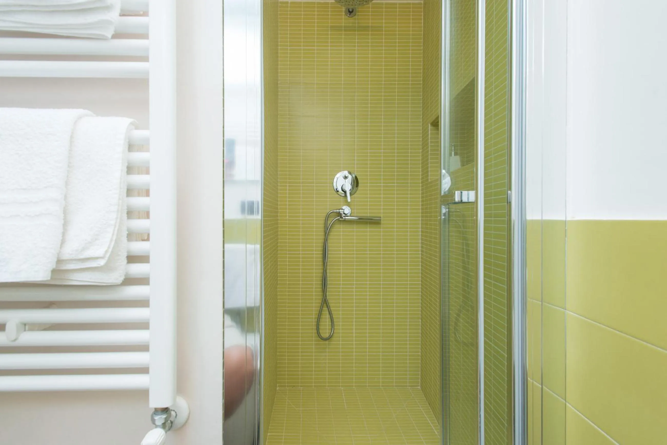 Shower in Il Garbino Suite and Apartment