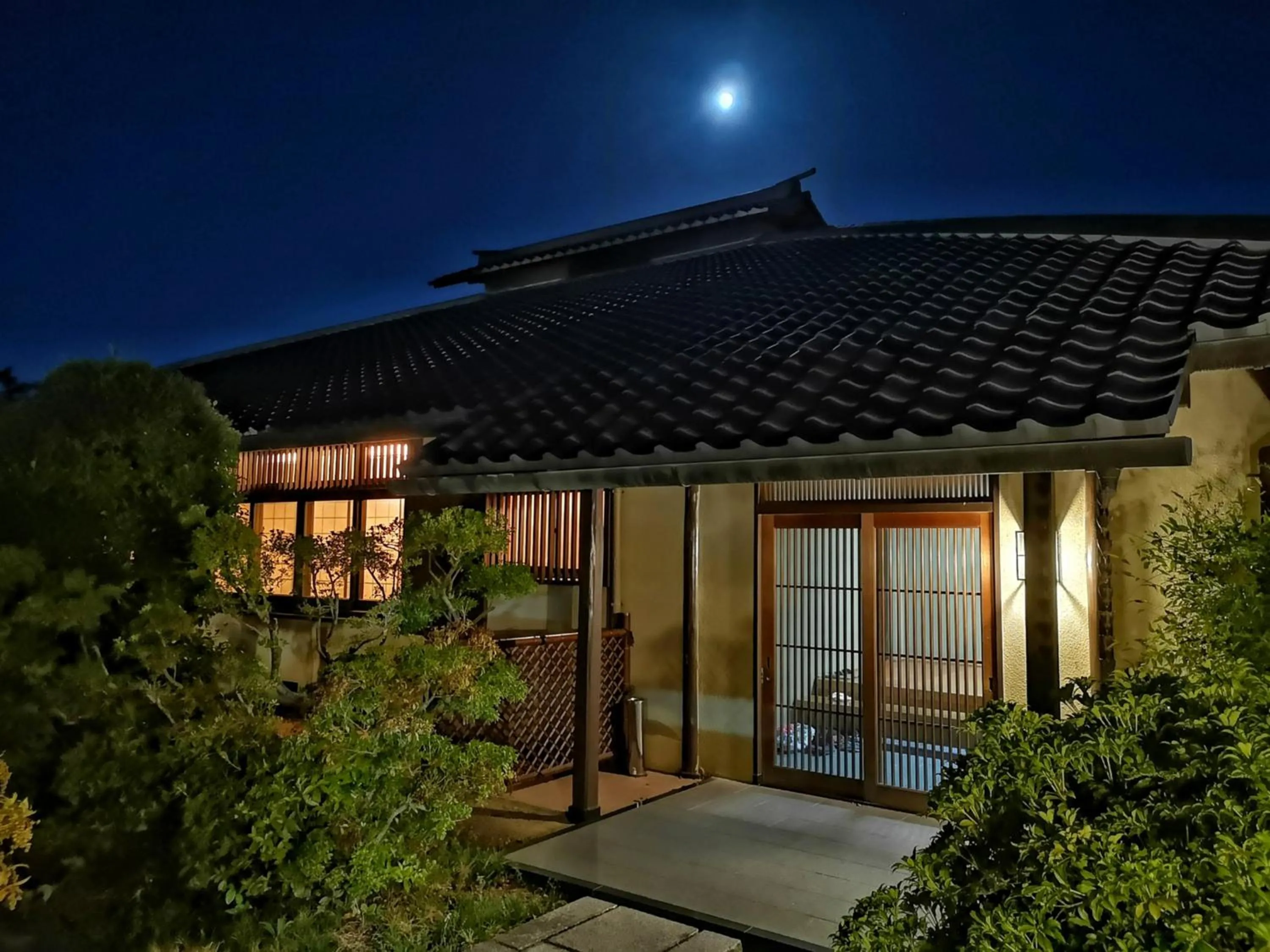 Night in Kansai Airport Hotel Pine Villa