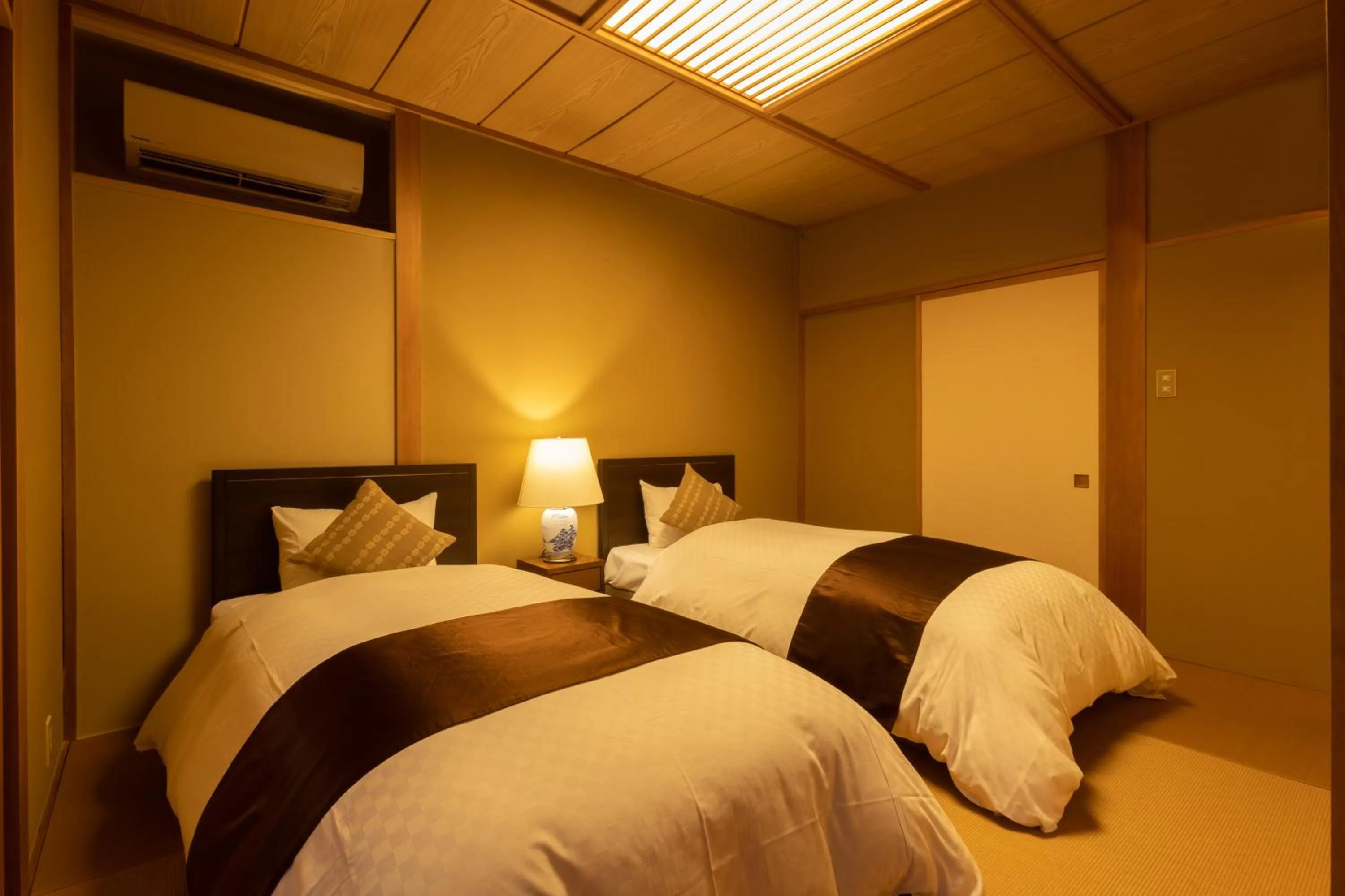 Bedroom, Bed in Ichiraku tendo spa & brewery