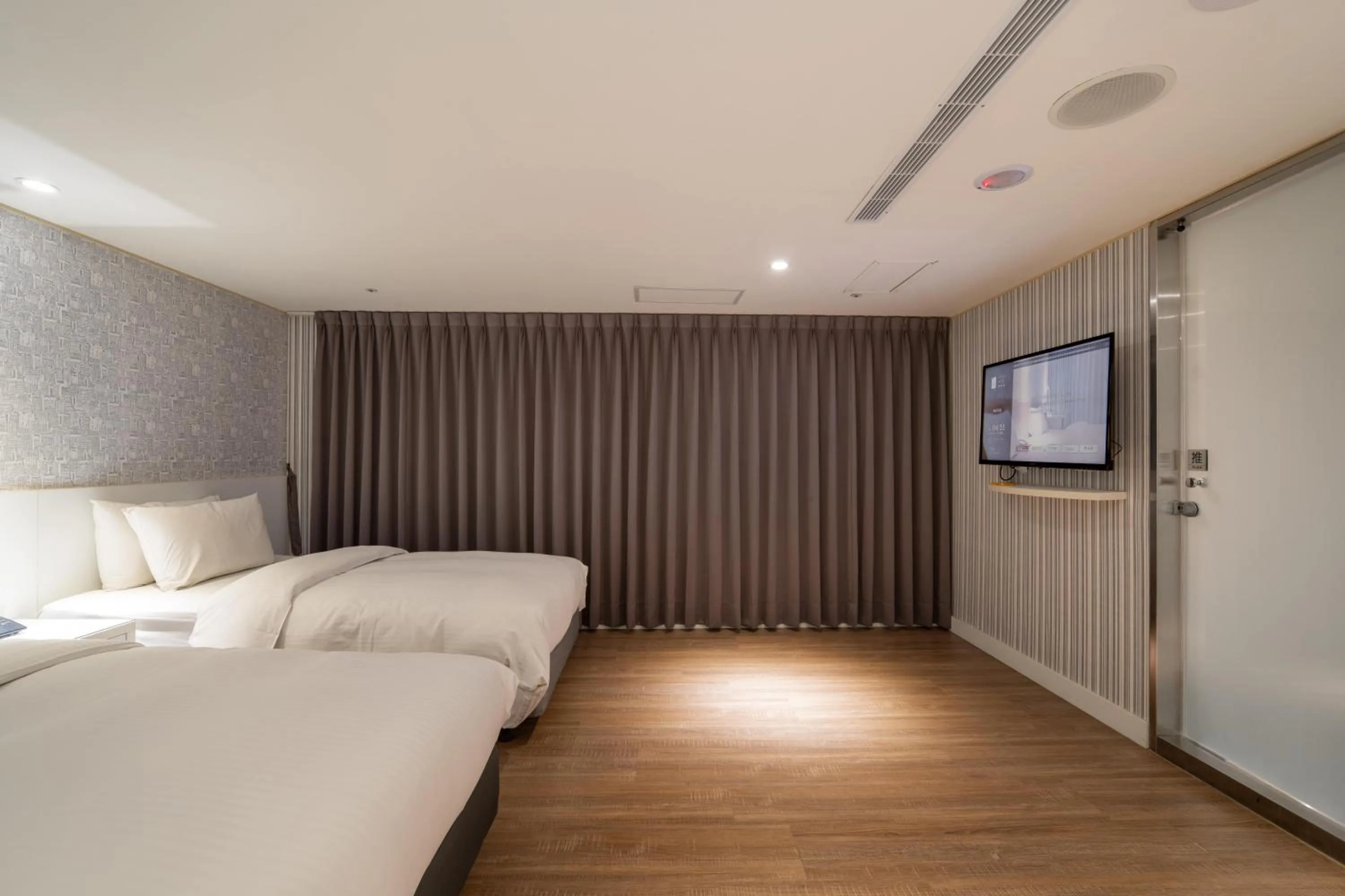 Bed in Elence Hotel