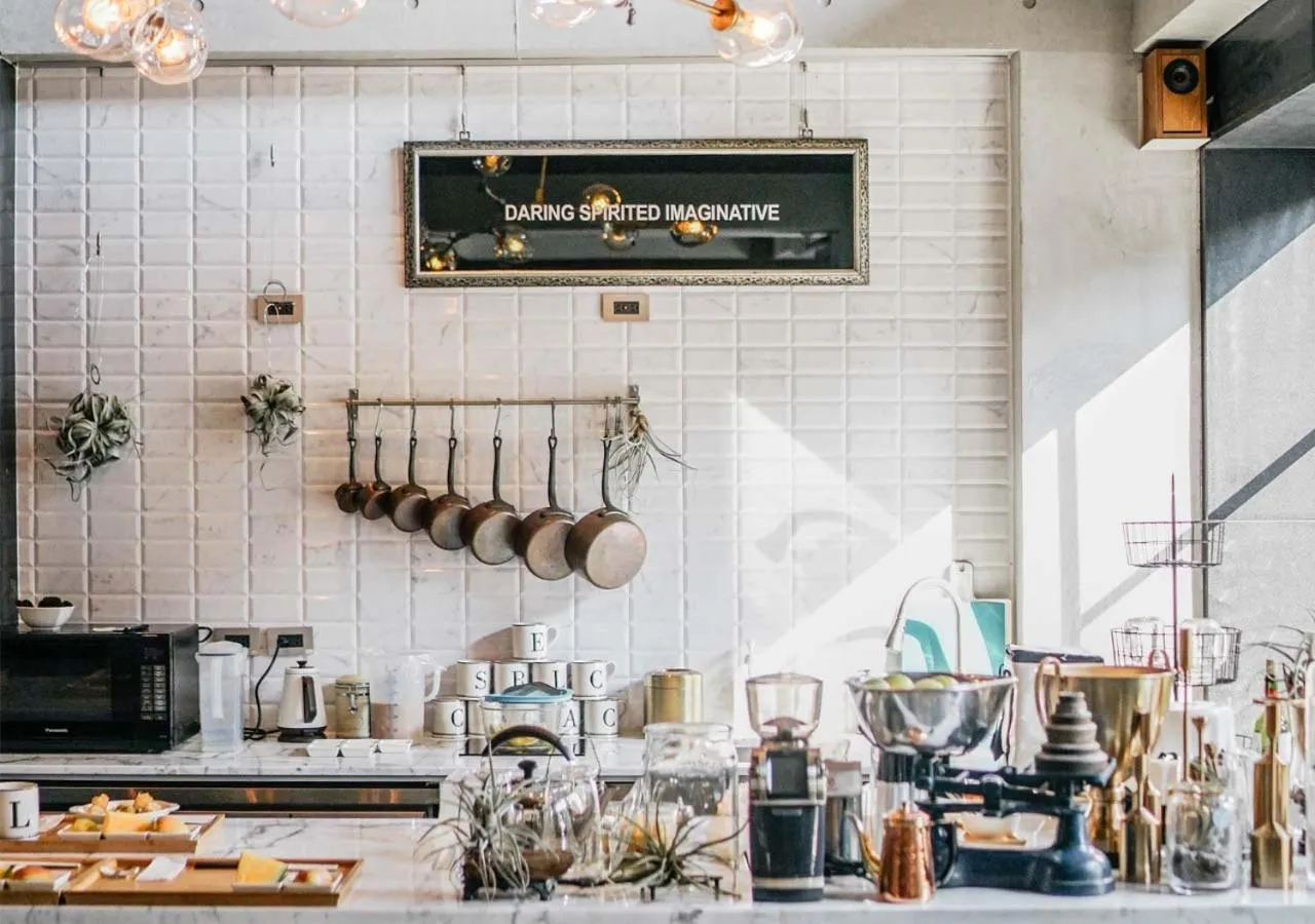 Restaurant/places to eat in PAPO'A Hotel