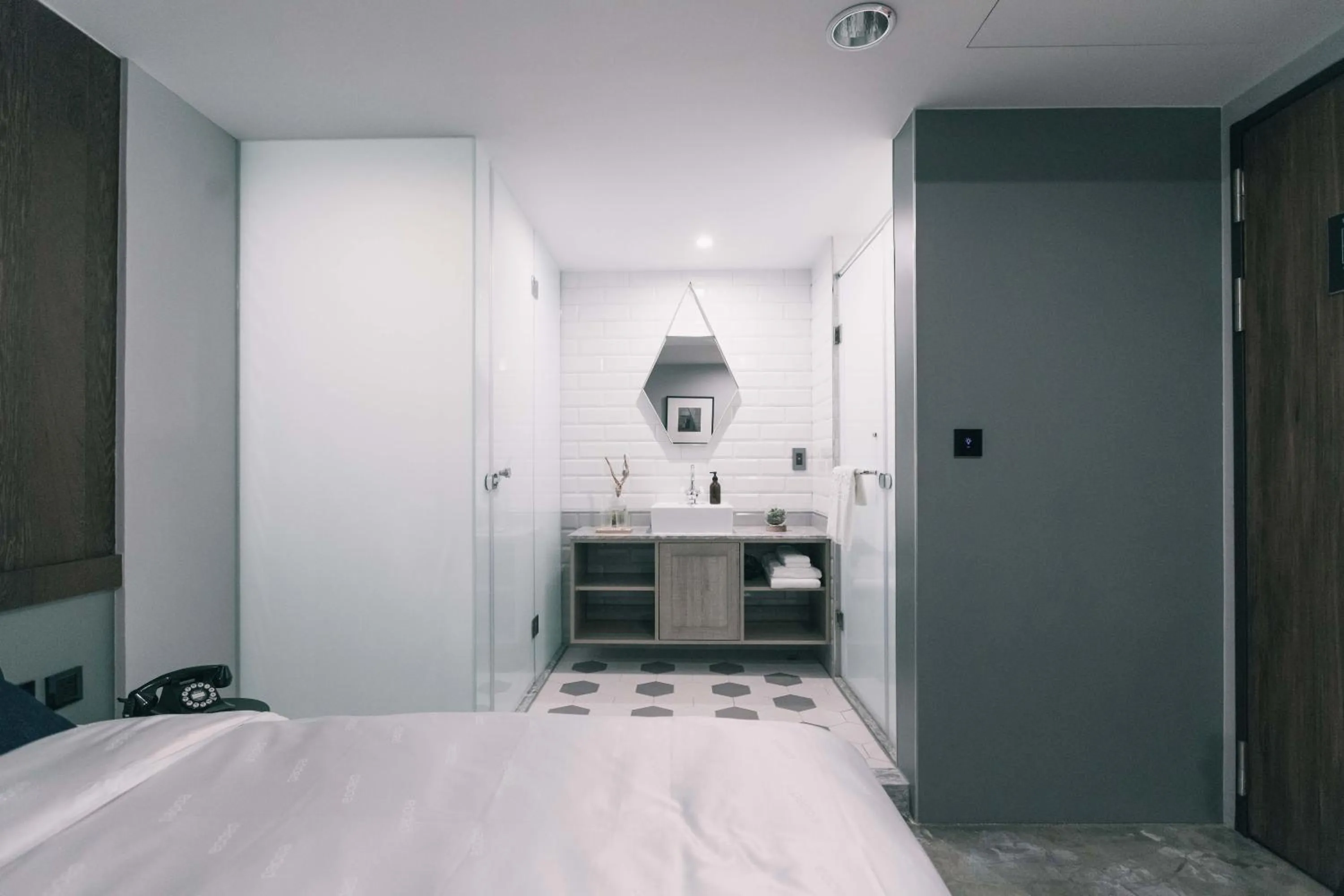 Bathroom, Bed in PAPO'A Hotel