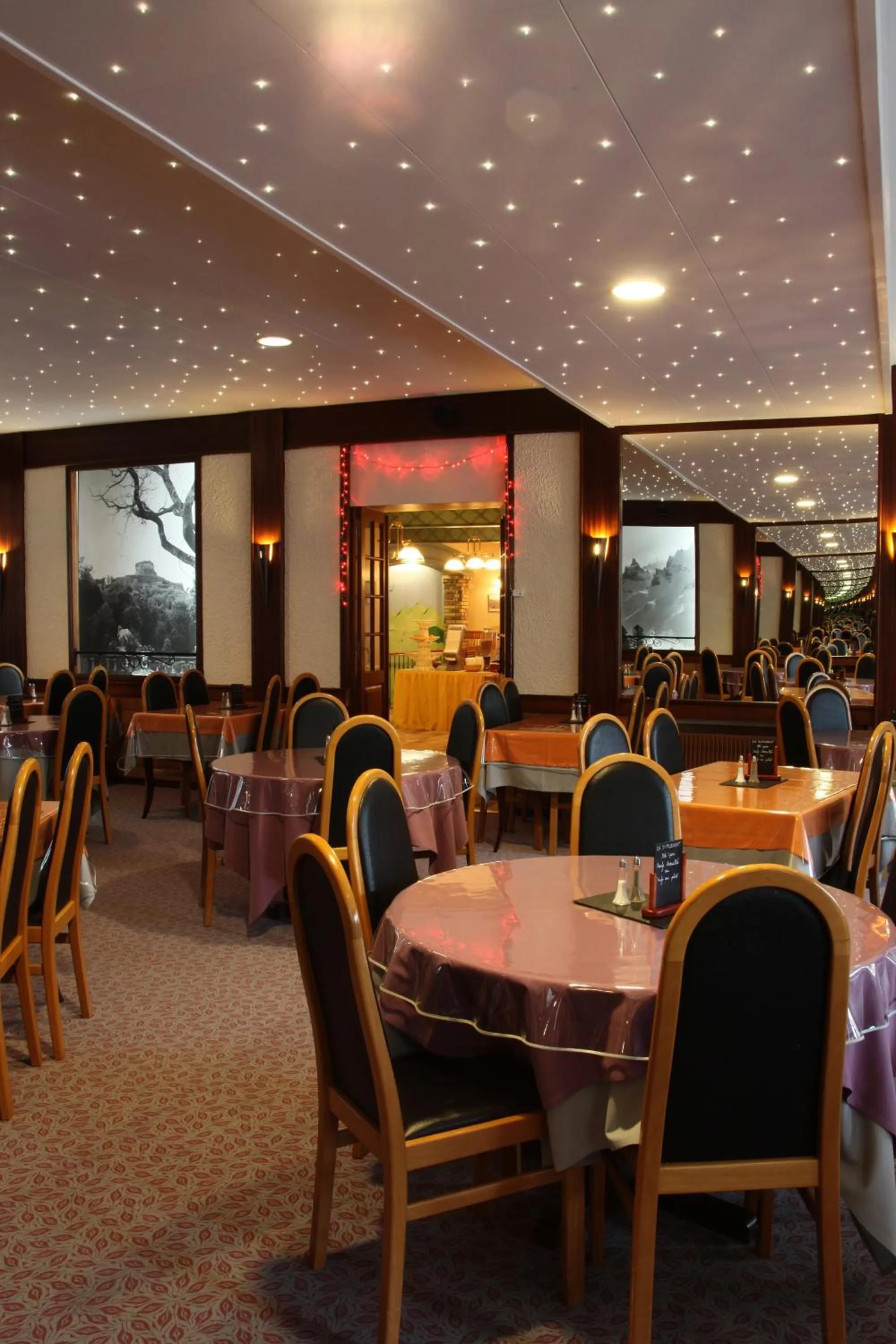 Restaurant/places to eat in Hôtel de l'Aviation