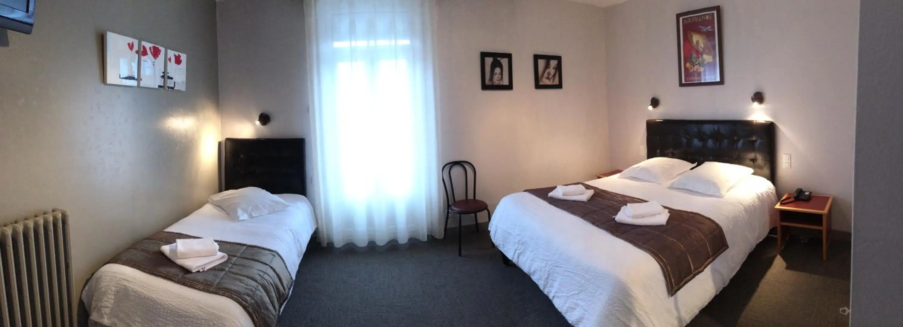 Photo of the whole room, Bed in Hôtel de l'Aviation