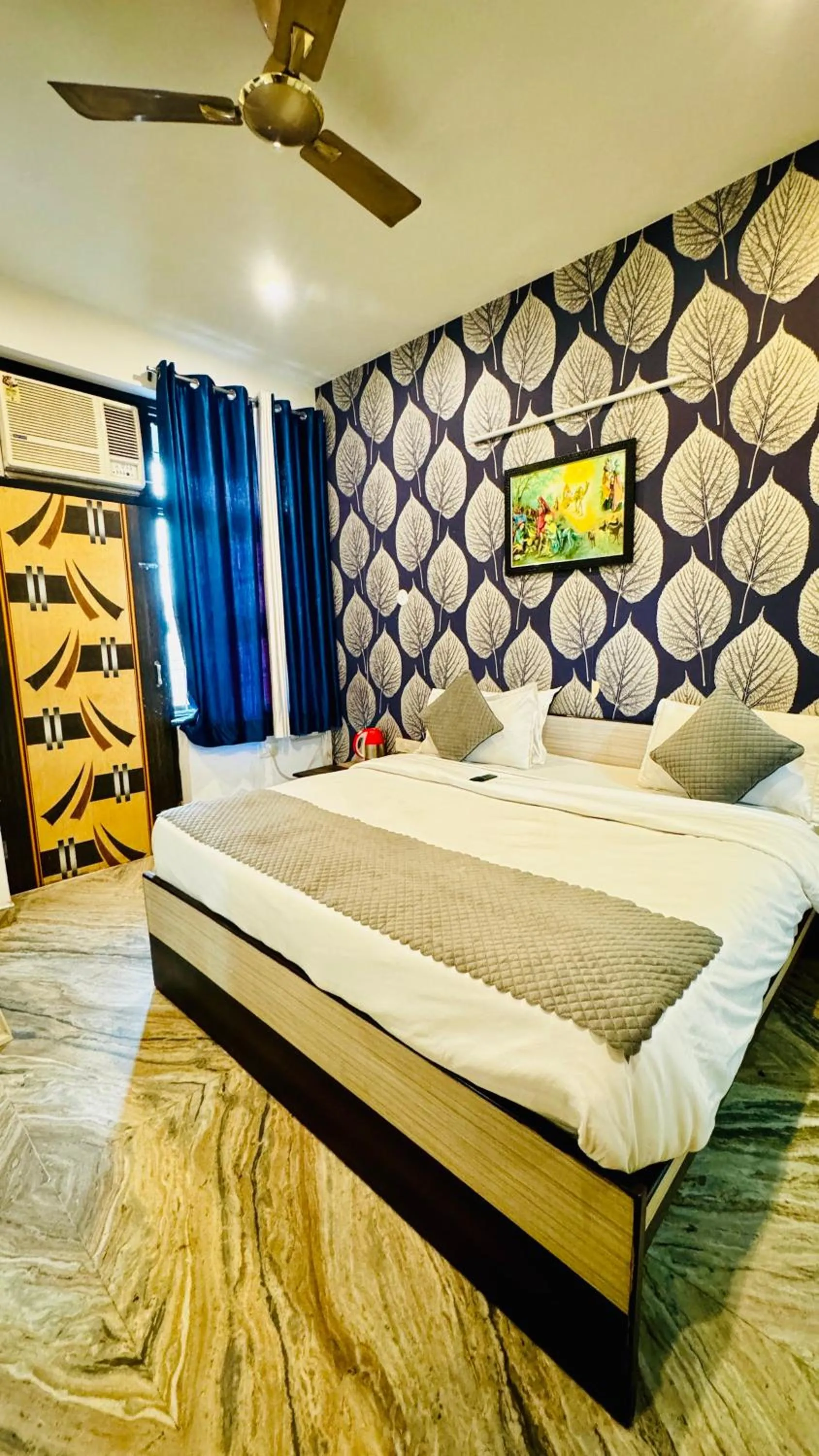 Bed in Nahargarh Palace Hotel