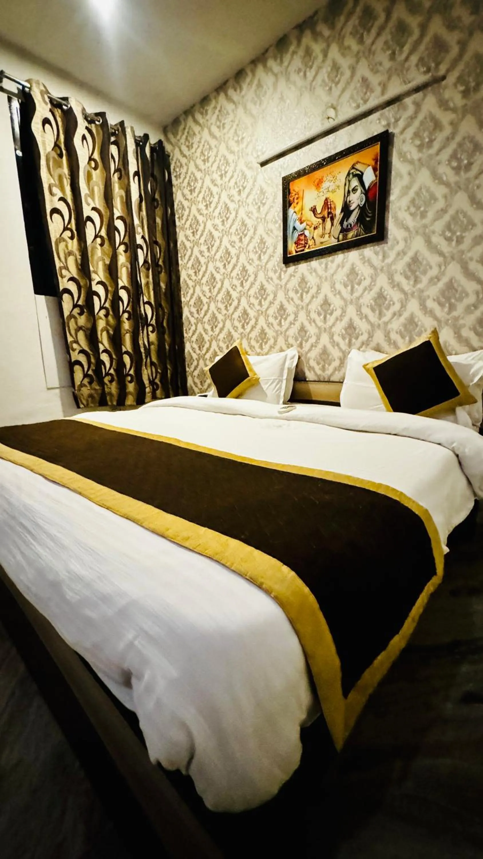Bed in Nahargarh Palace Hotel