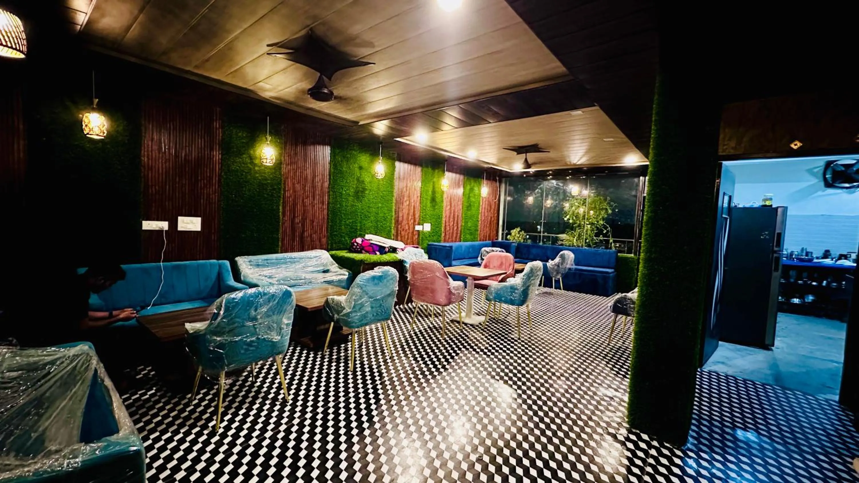 Restaurant/places to eat in Nahargarh Palace Hotel