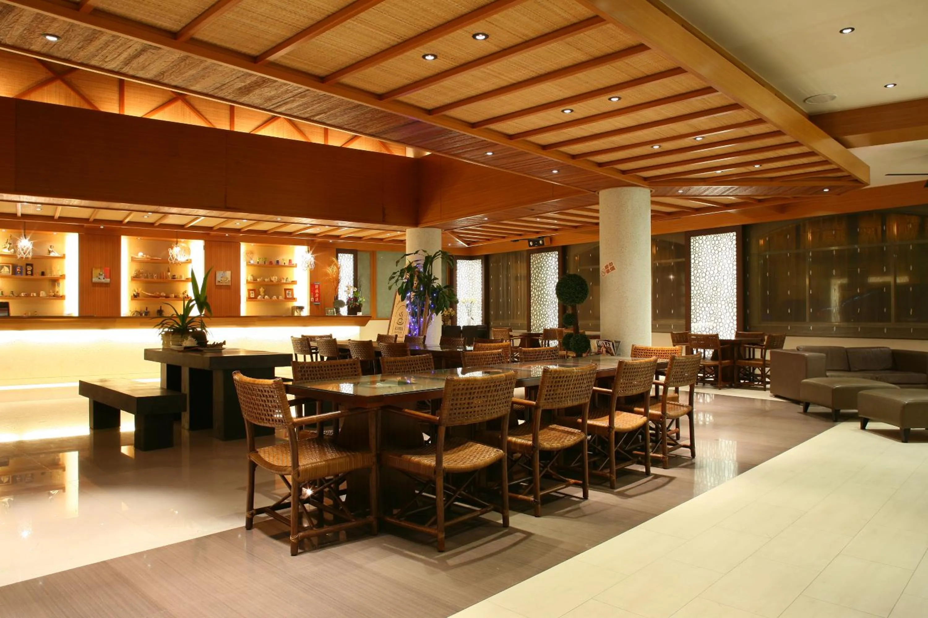 Restaurant/places to eat in Jih Lih Hotel