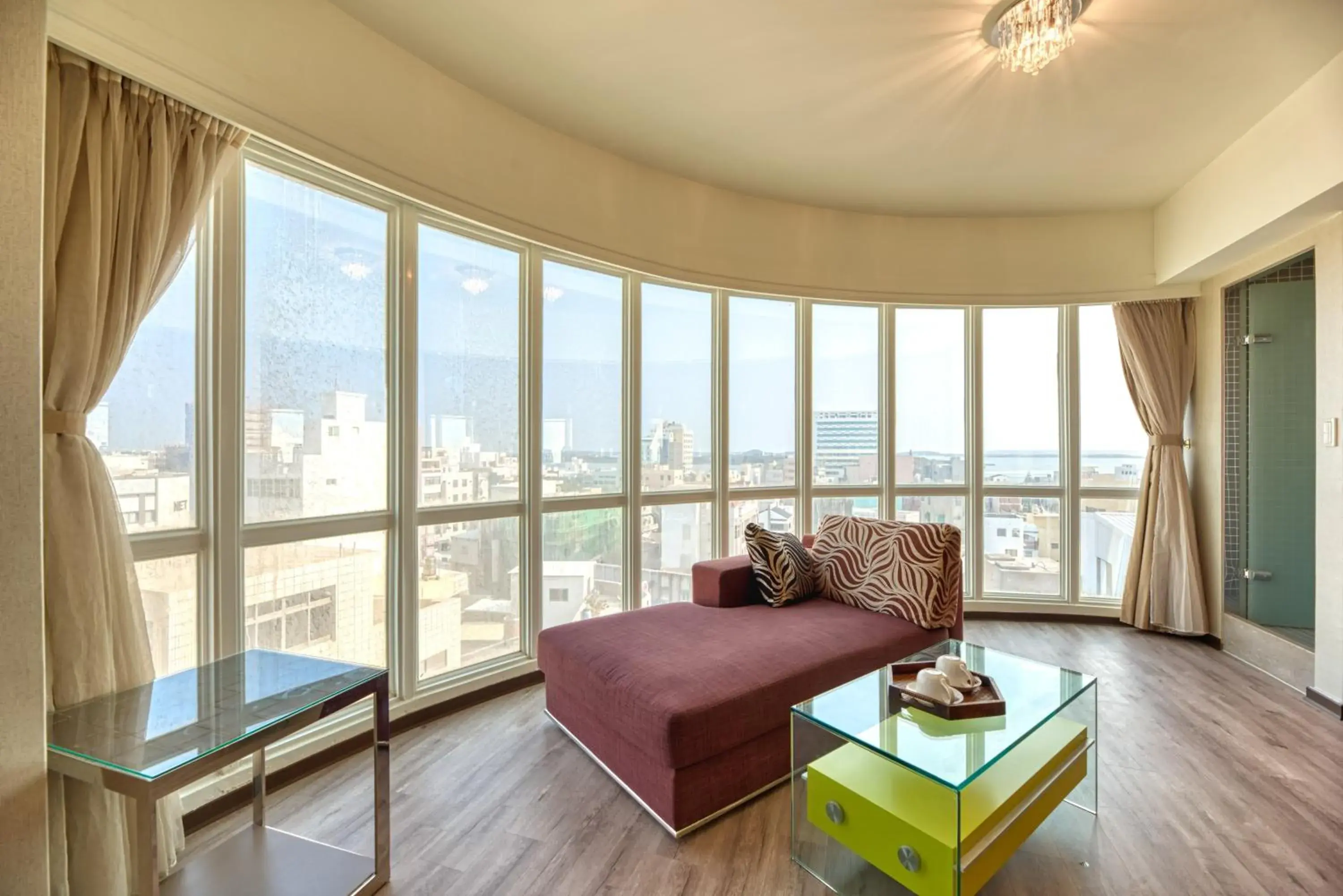 Deluxe Double Room with Bath in Jih Lih Hotel Deluxe Double Room with Bath in Jih Lih Hotel