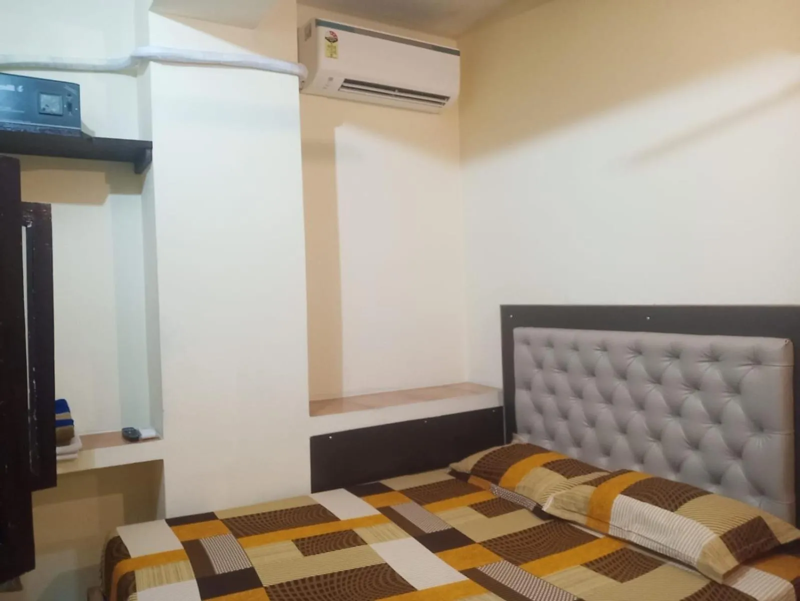 Bed in Scindhia Guest House