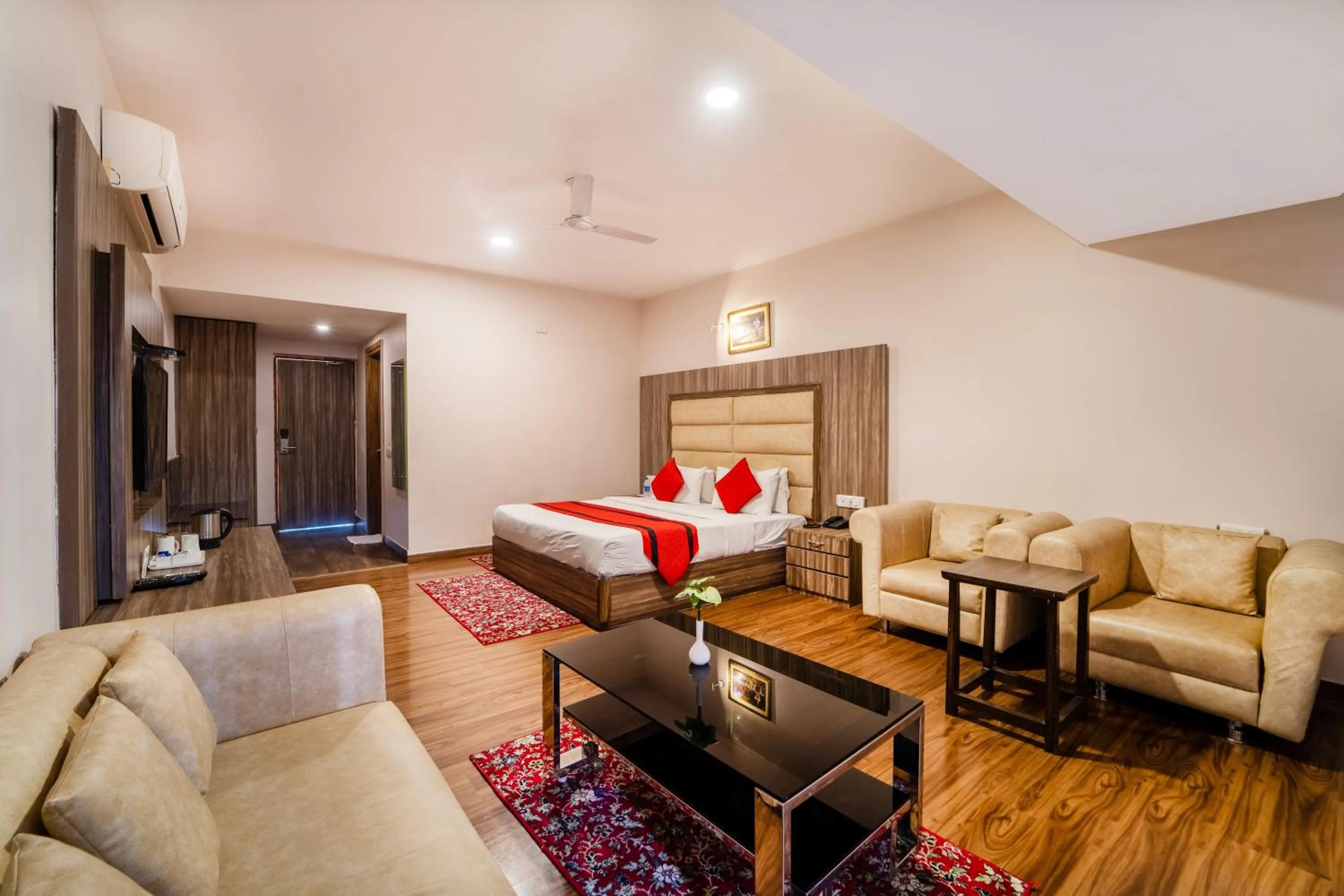 Bedroom, Bed in Rama Trident, Katra