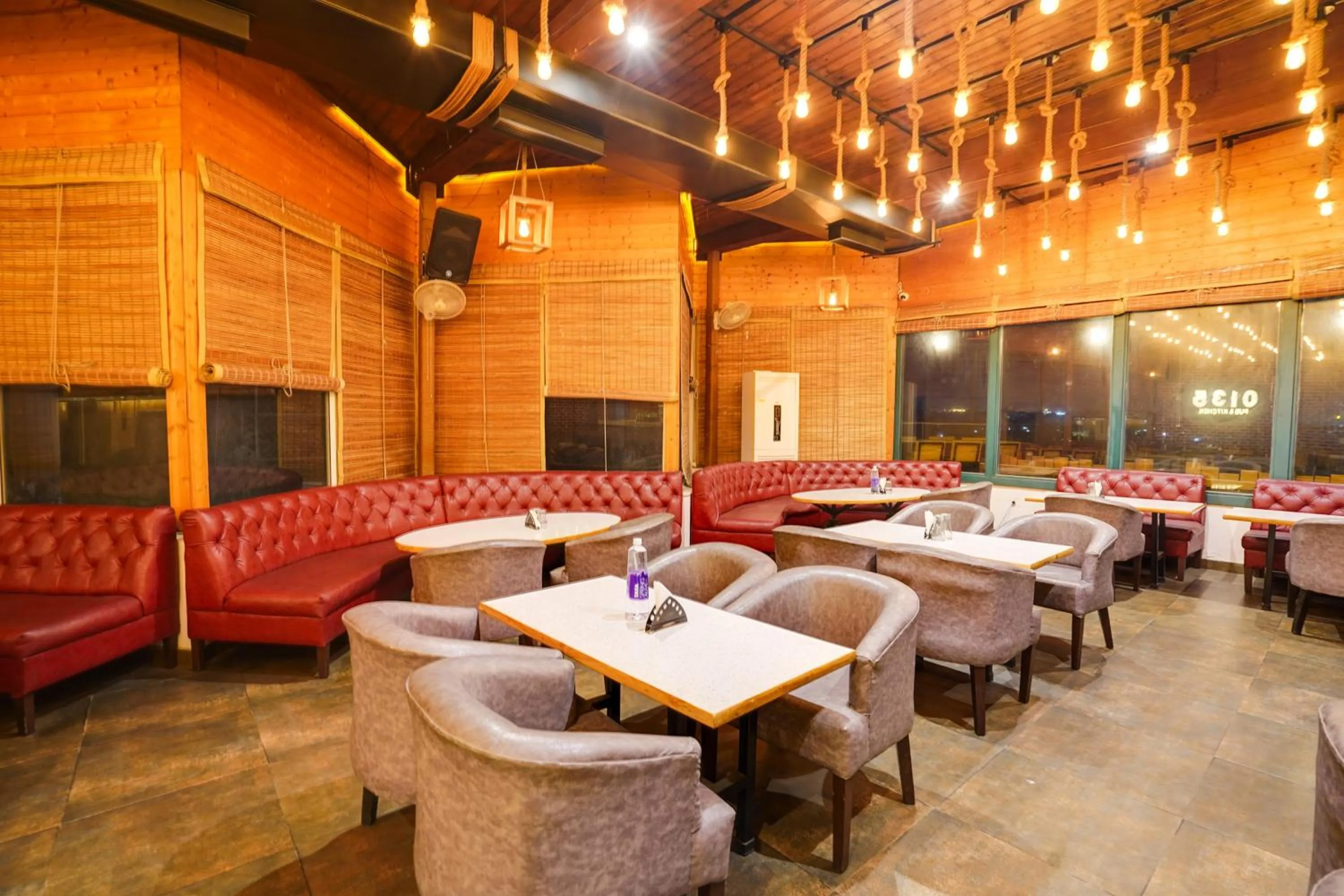 Restaurant/places to eat in Townhouse Oak Silver City Chowk Formerly HW Residency