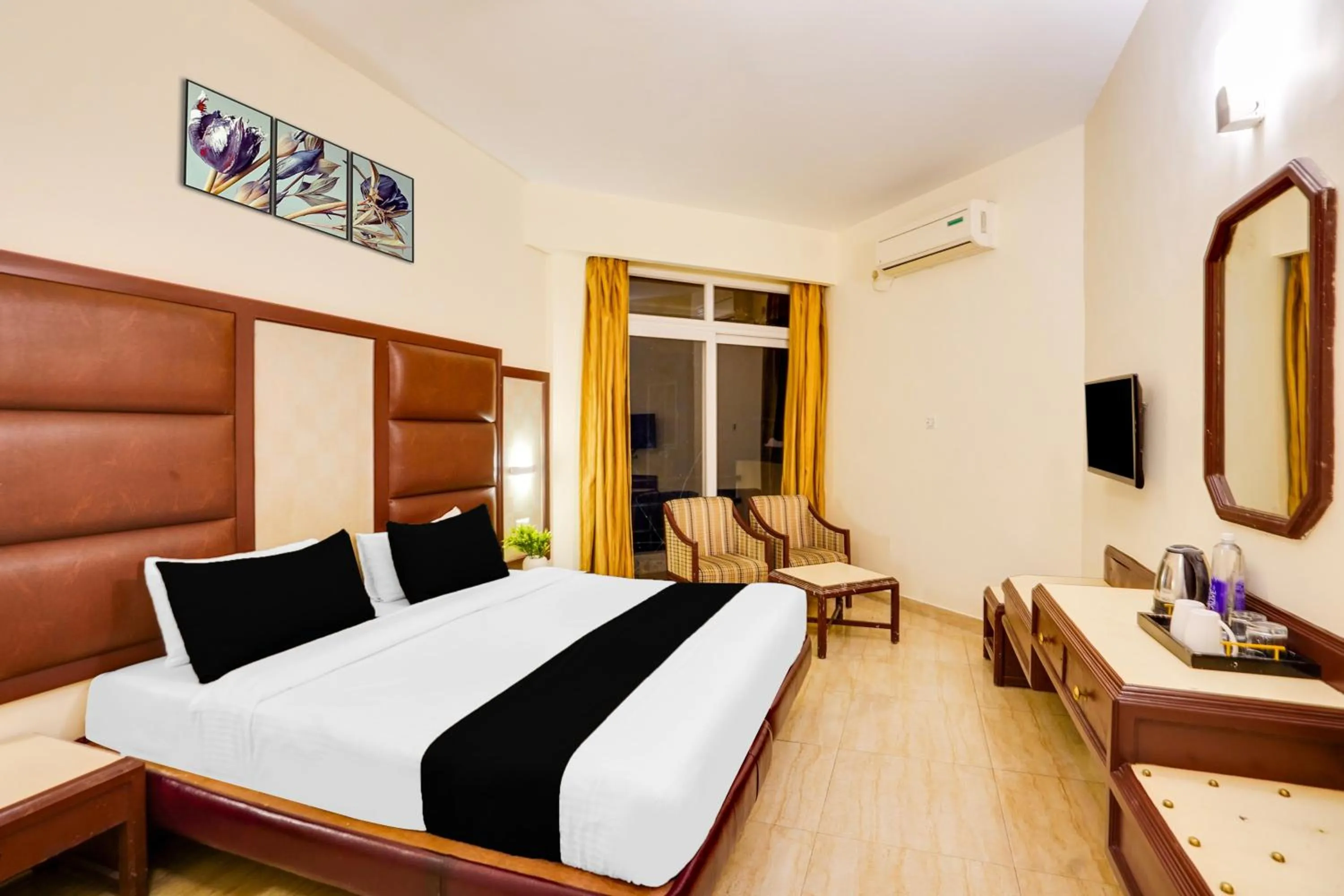 Bedroom, Bed in Townhouse Oak Silver City Chowk Formerly HW Residency