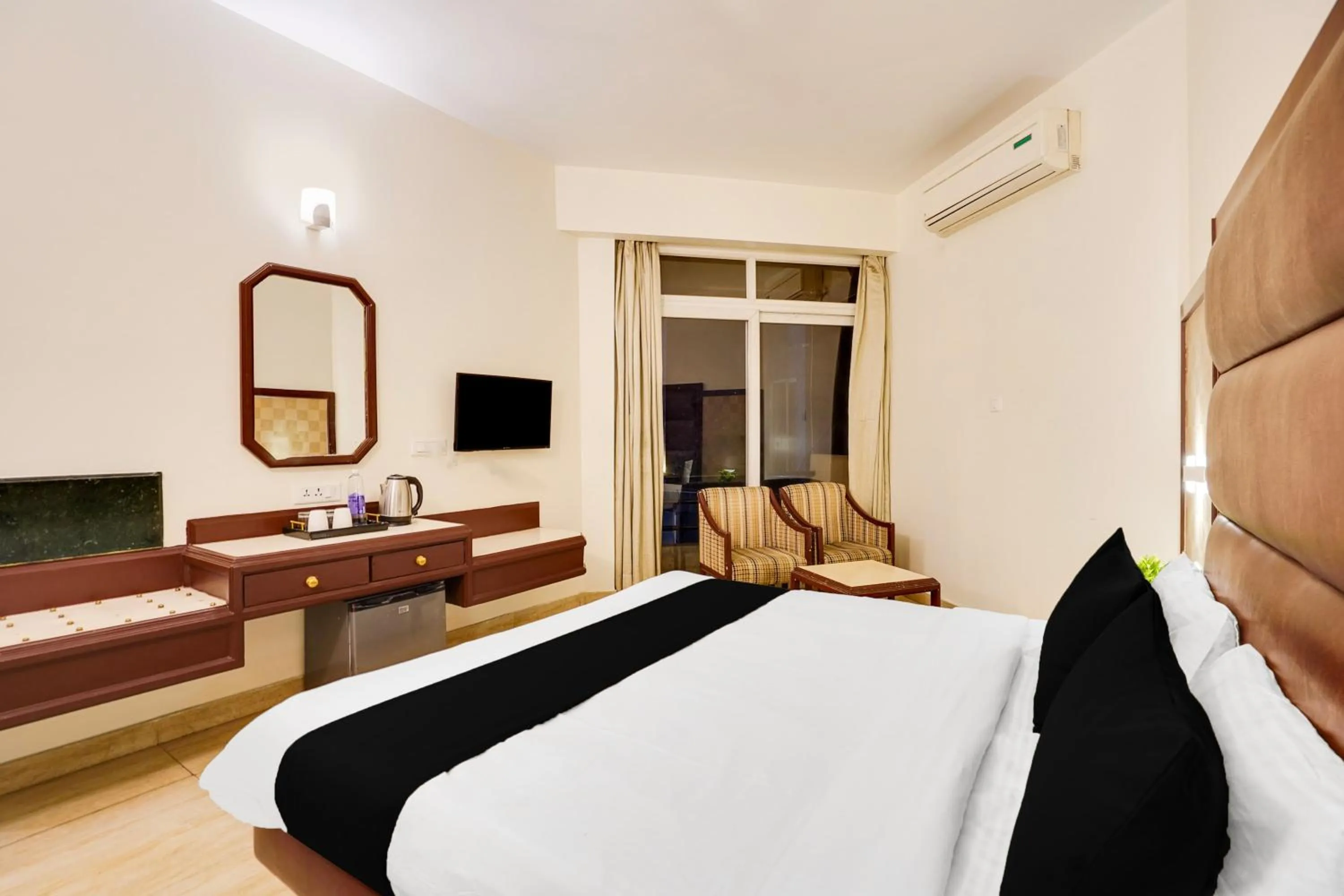 Bedroom, Bed in Townhouse Oak Silver City Chowk Formerly HW Residency