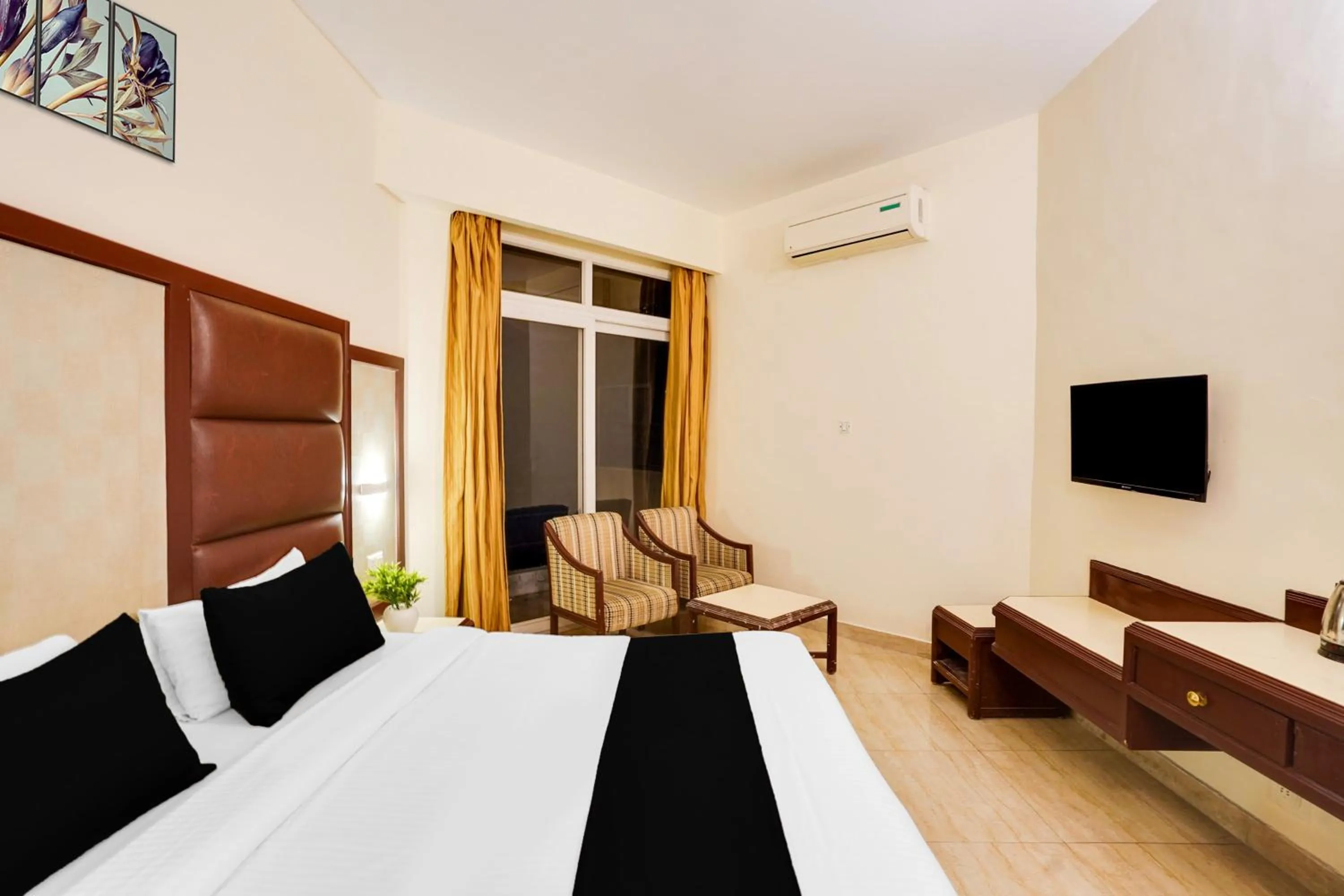 Bedroom, Bed in Townhouse Oak Silver City Chowk Formerly HW Residency