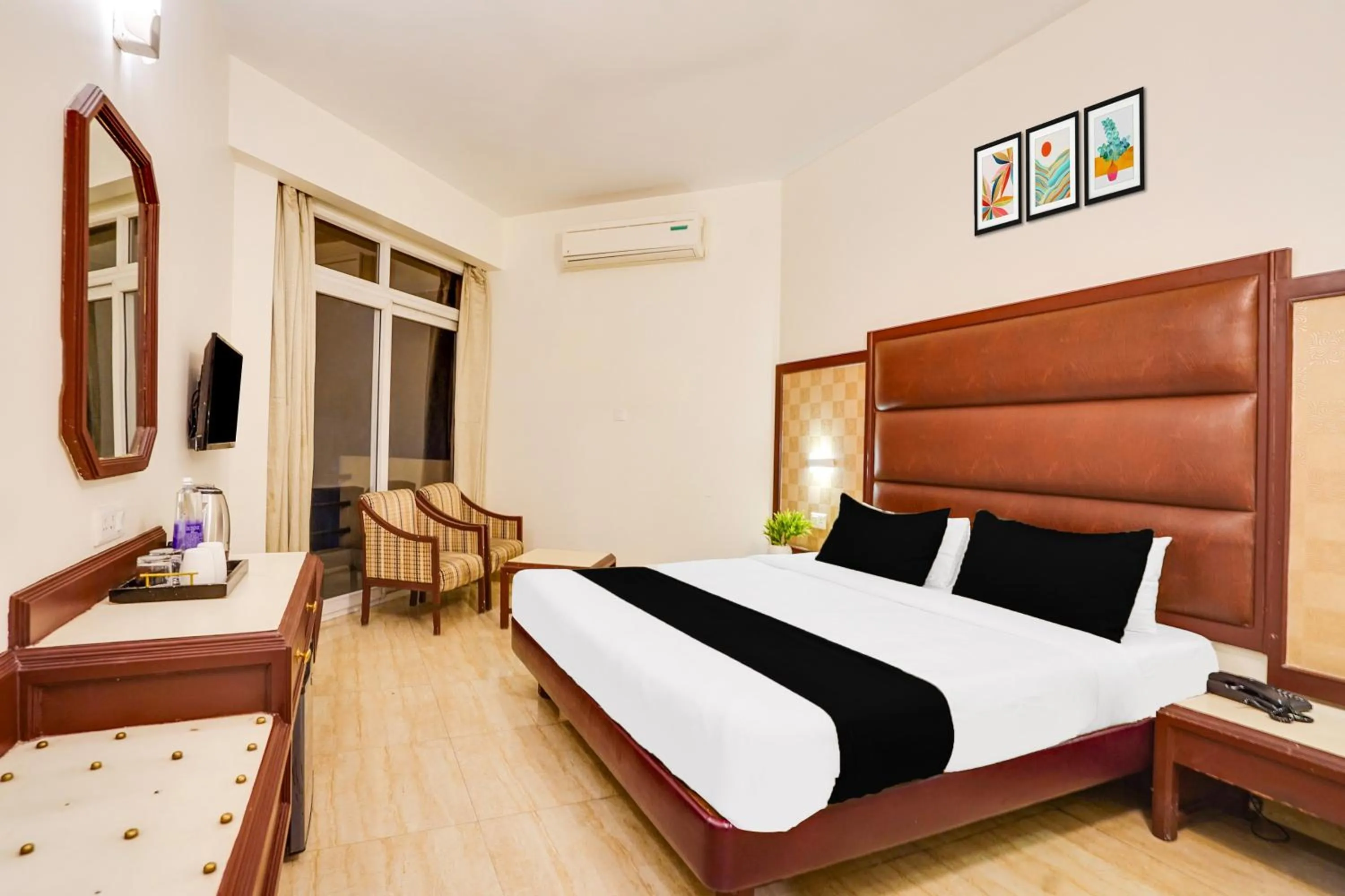 Bedroom, Bed in Townhouse Oak Silver City Chowk Formerly HW Residency