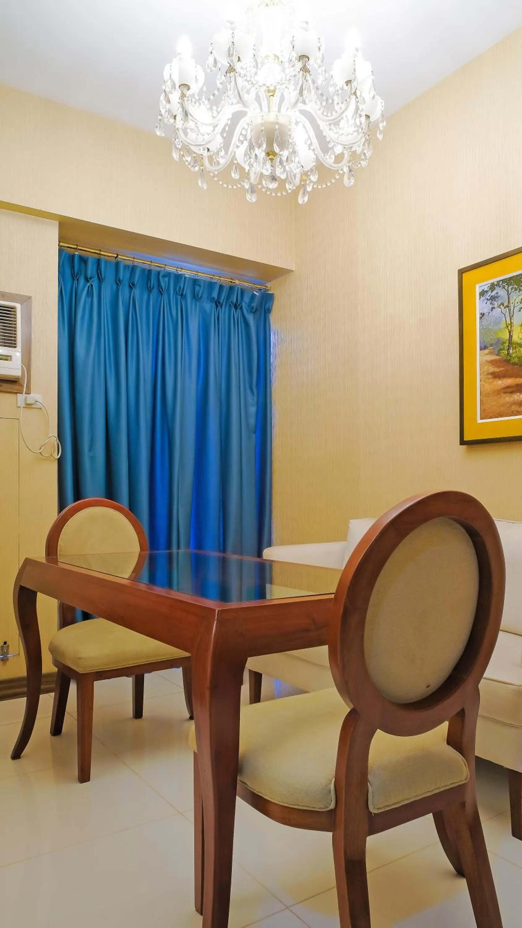 Currency Serviced Suites