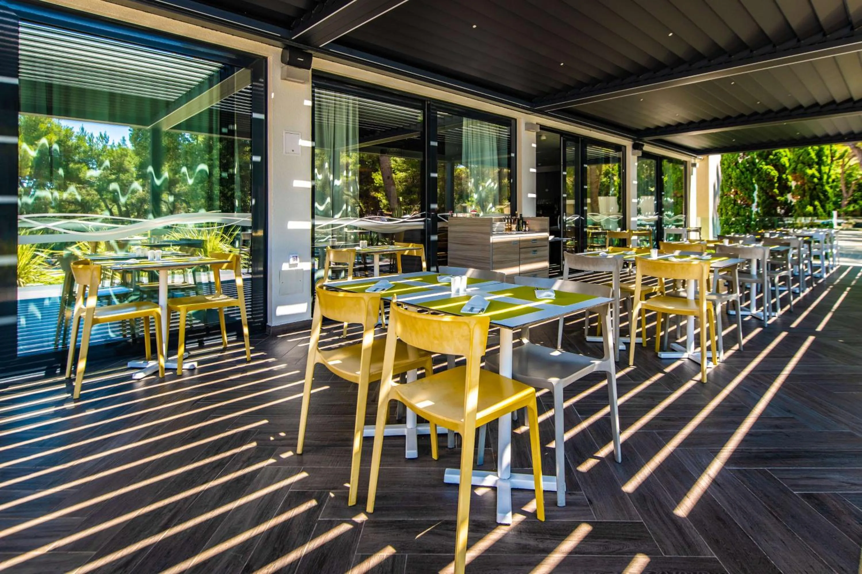 Restaurant/places to eat in Park Plaza Arena Pula