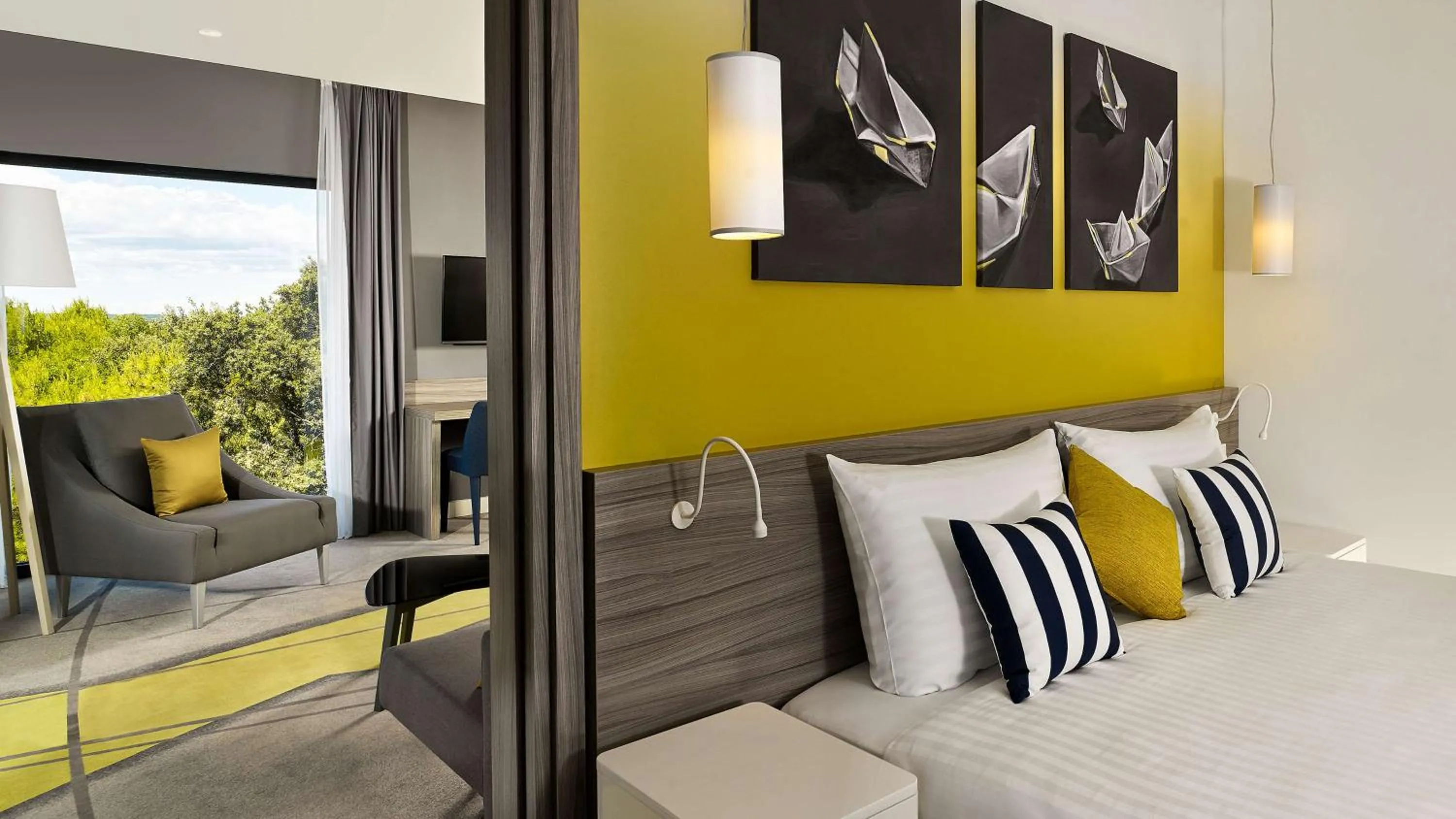 Living room, Bed in Park Plaza Arena Pula